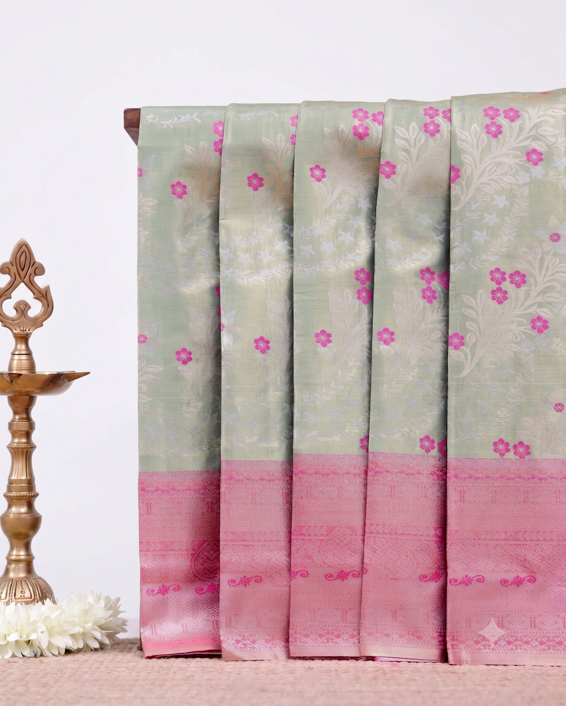 Graceful Niranjana Silk Saree Adorned with Small Floral Motifs and Traditional Zari Border - Green