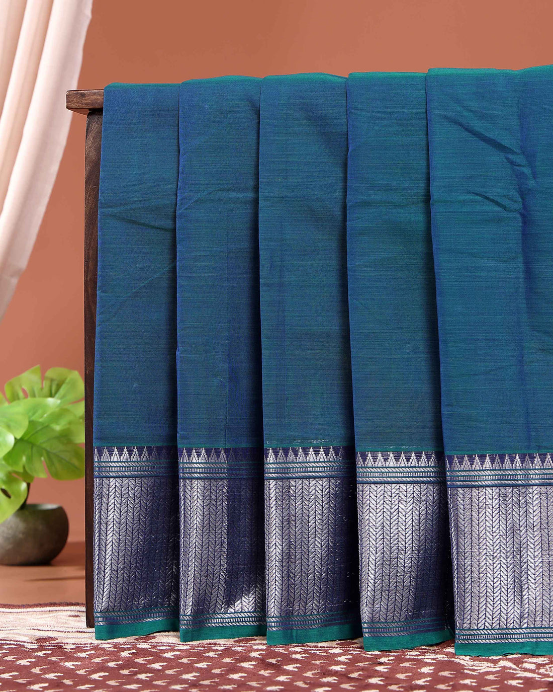 Elegant Narayanpet Handloom Cotton Saree with Traditional Temple Style Zari Border and Geometric Patterned Pallu - Teal