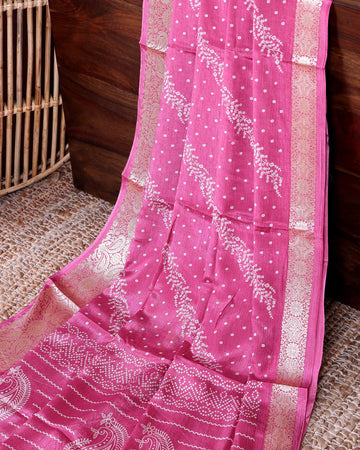 Elegant Dola Silk Saree with Delicate Floral Vine Buti and Intricately Woven Zari Border - Rose Gold
