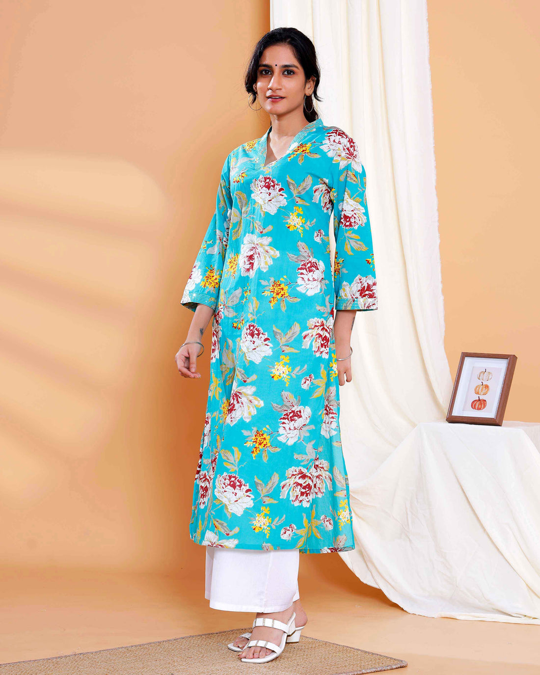 Floral Printed Straight Kurta with V-Neck and 3/4th Sleeves - Turquoise Blue