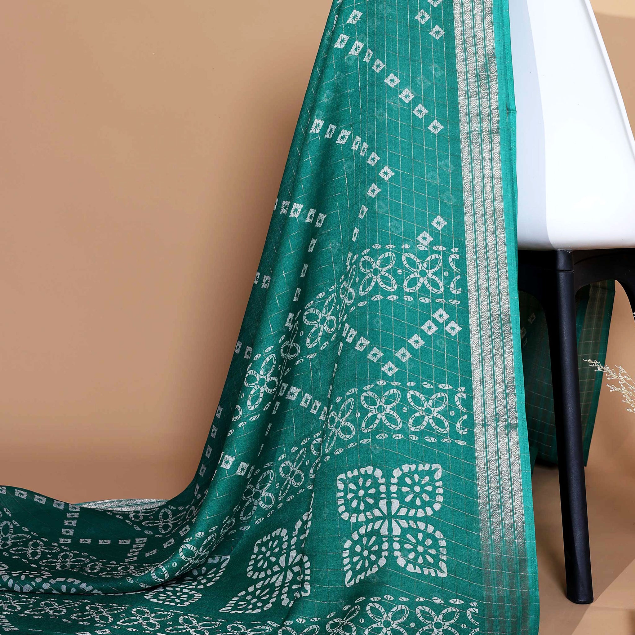 Elegant Dola Silk Saree with Bandhani Print Saree - Green