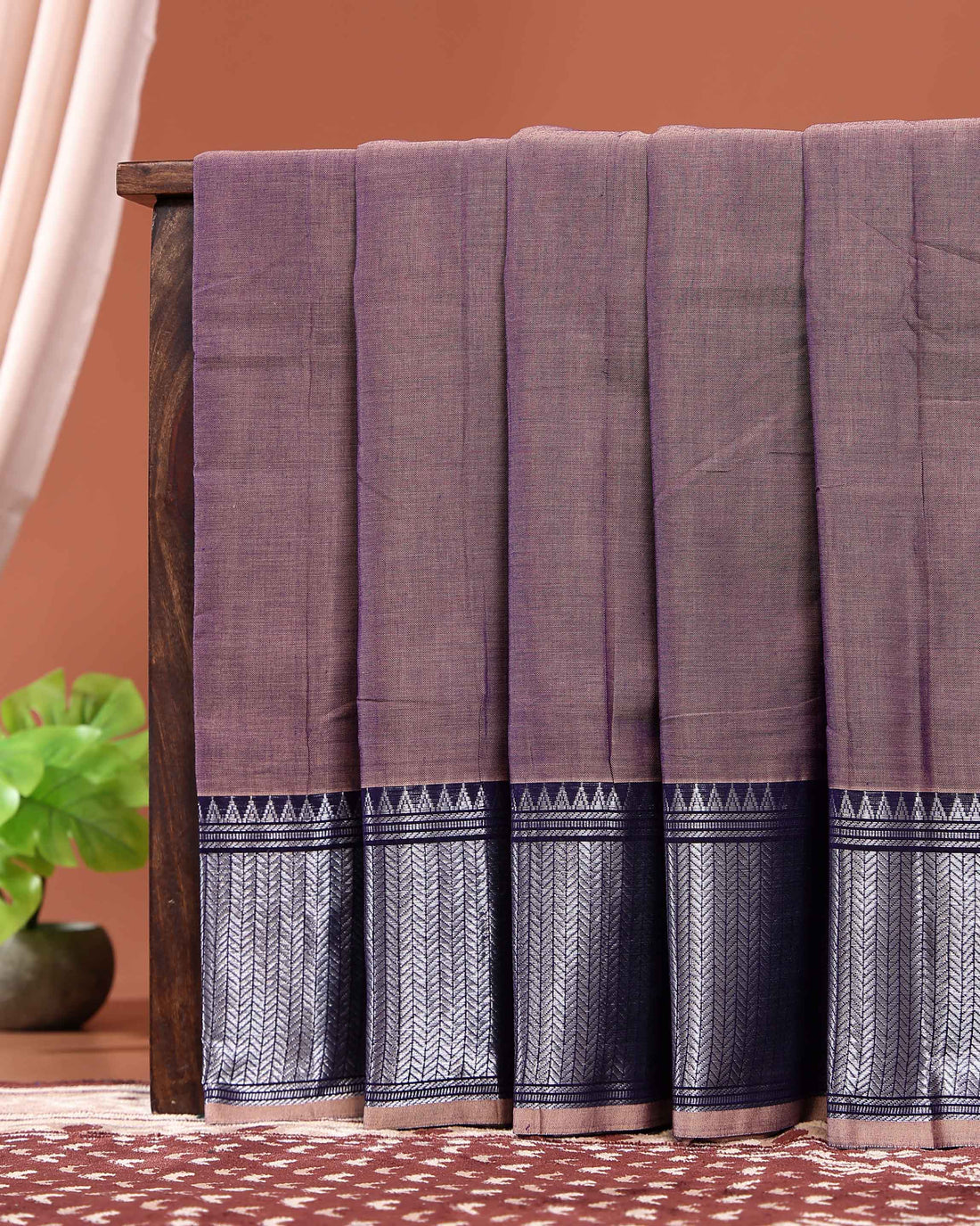 Elegant Narayanpet Handloom Cotton Saree with Traditional Temple Style Zari Border and Geometric Patterned Pallu - Light Purple