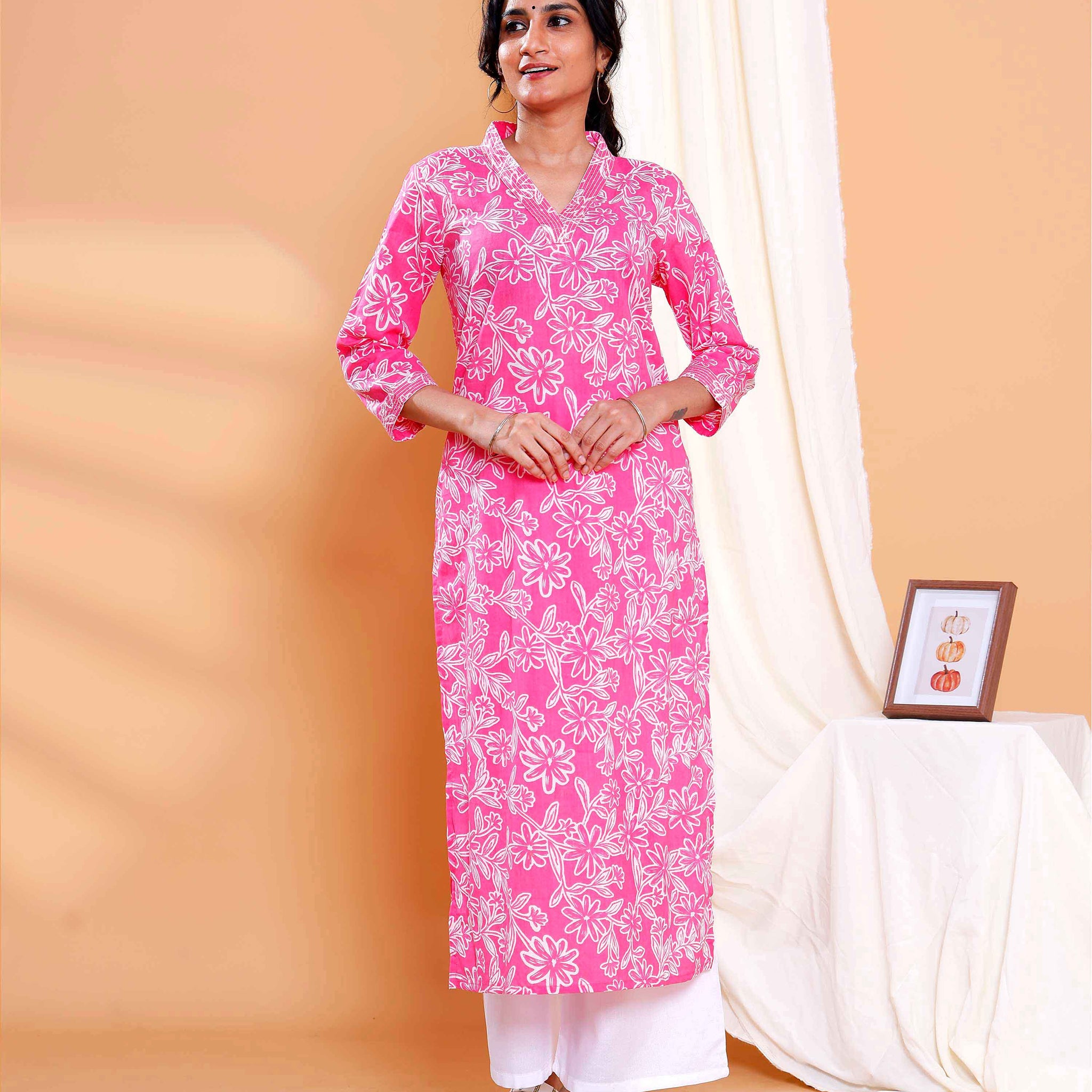 Floral Printed Straight Kurta with V-Neck and 3/4th Sleeves - Pink