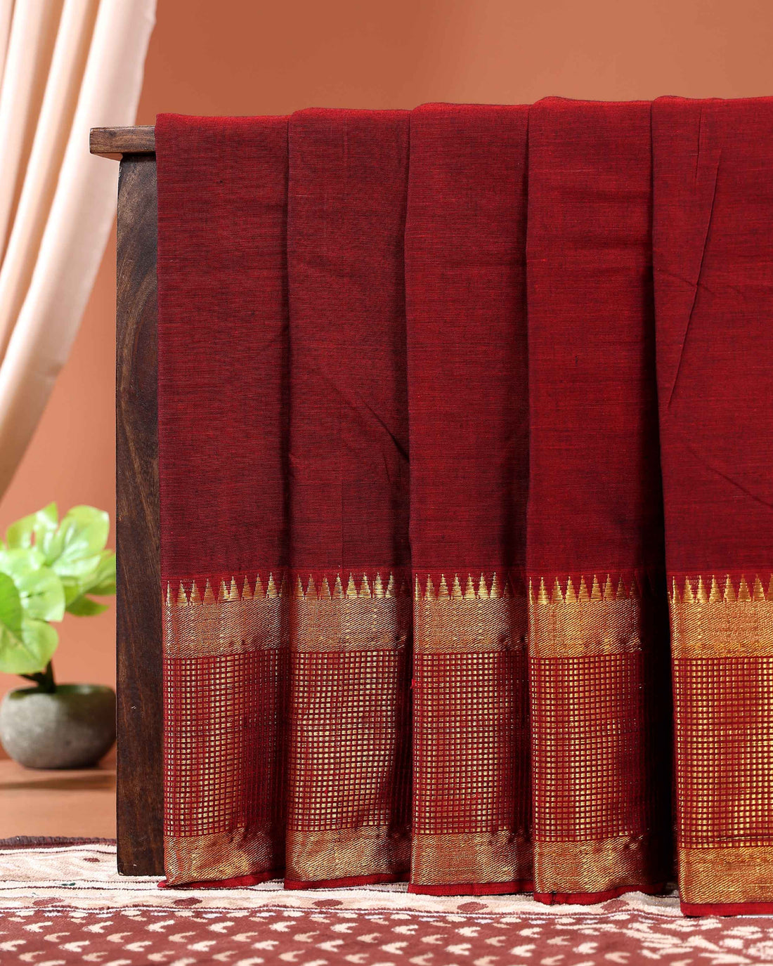 Traditional Handloom Narayanpet Cotton Saree with Traditional Contrast Zari Border - Red