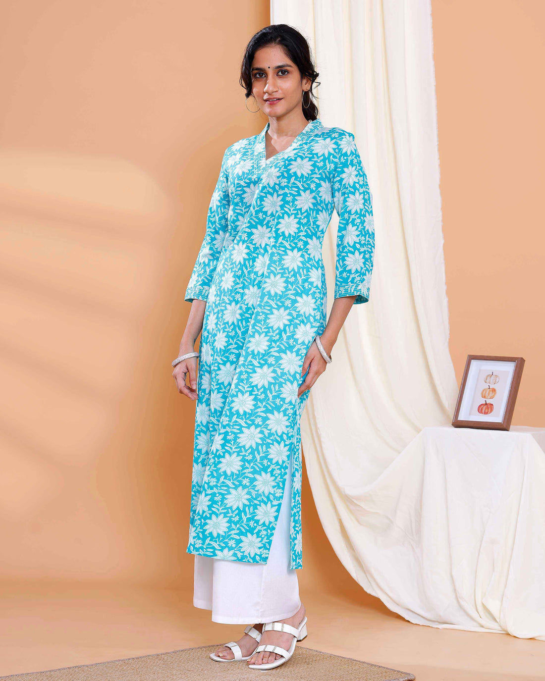 Floral Printed Straight Kurta with V-Neck and 3/4th Sleeves - Blue