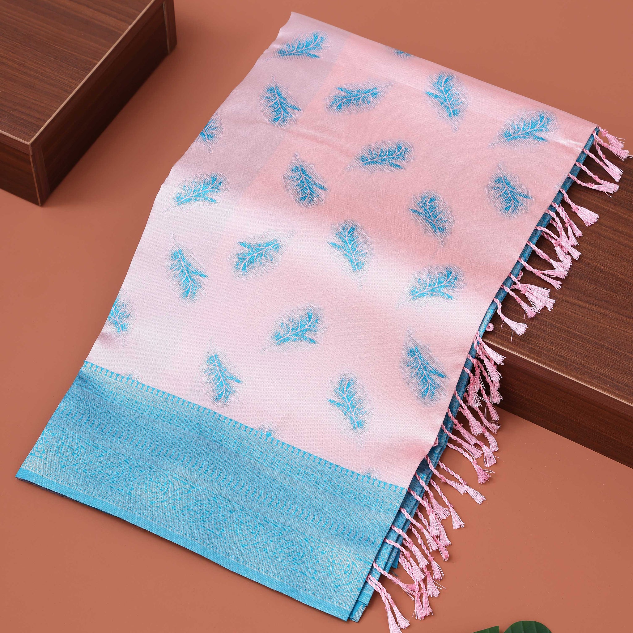 Elegant Floral Motif Litchi Silk Saree - Pink