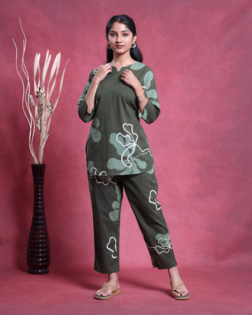 Women’s Abstract Floral Printed Nightwear Co-ord Set with V-Neckline Top & 3/4 th Sleeves - Green