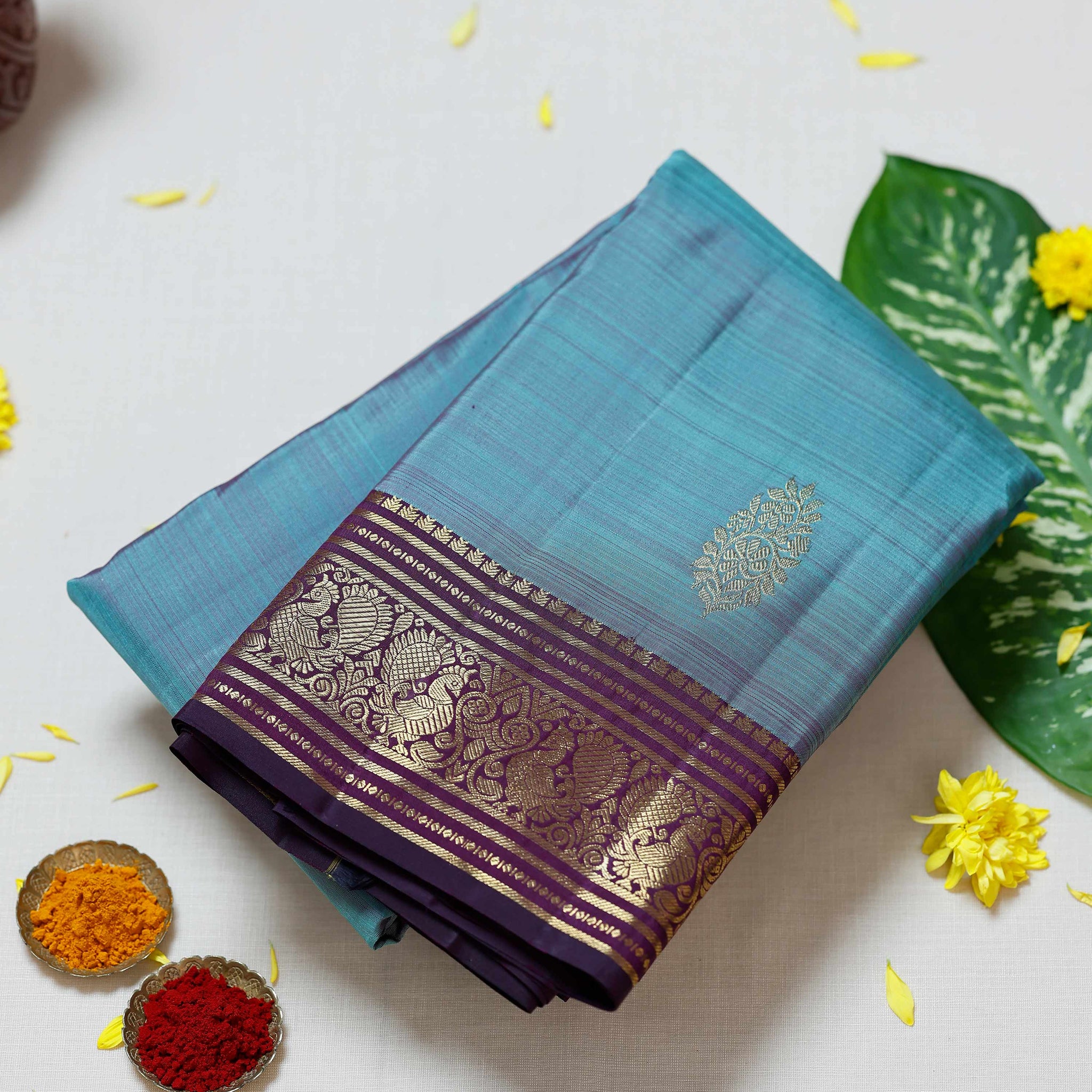 Exquisite Handloom Kanchipuram Pure Silk Saree with Intricate Zari Border and Pallu - Blue