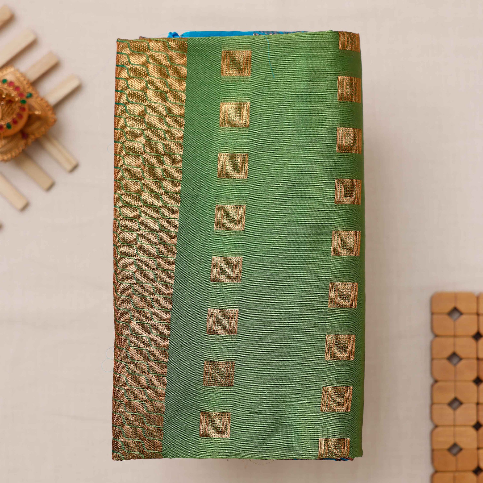 Ethnic Thread Design Soft Silk Saree - Green
