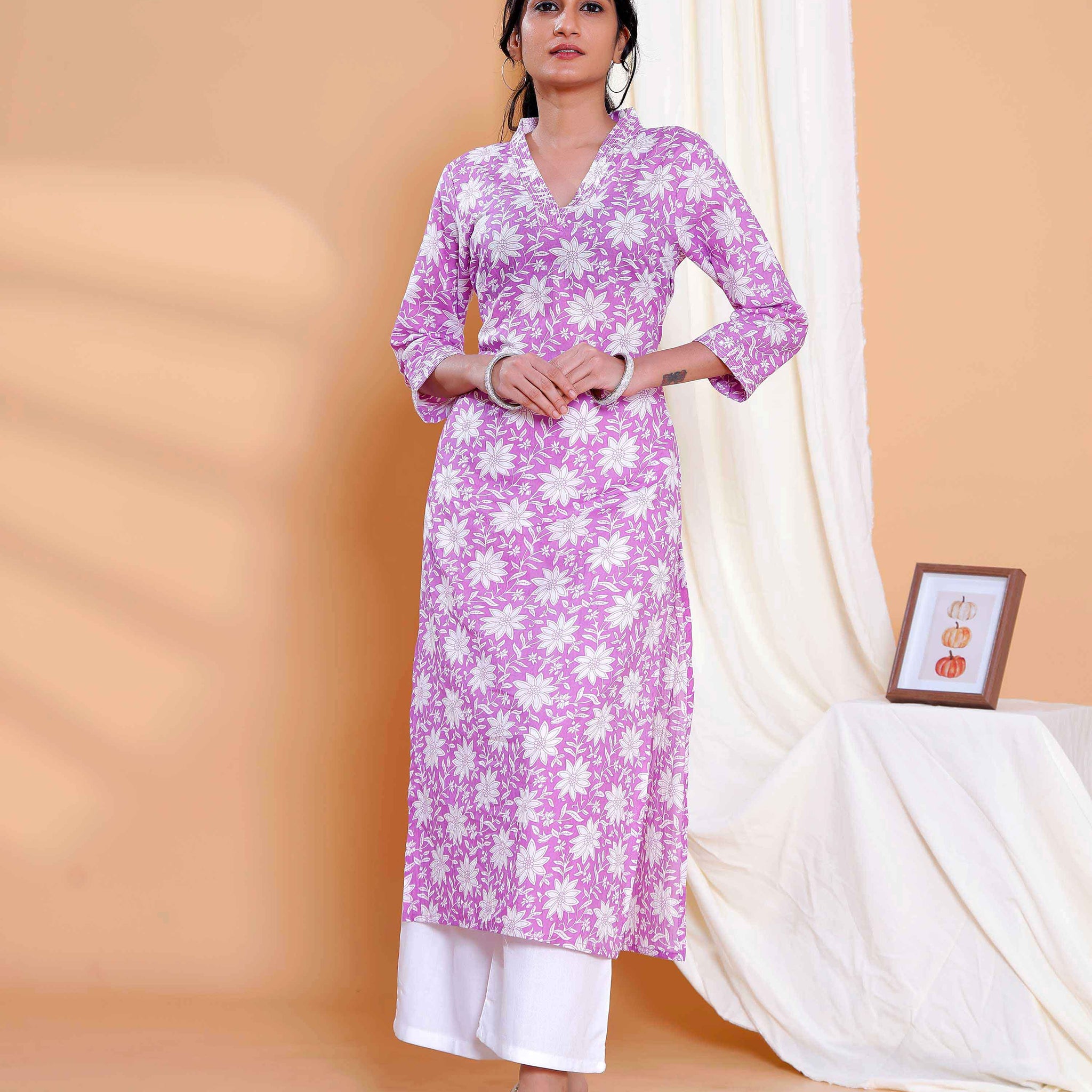 Floral Print Straight Kurta with V-Neck and 3/4th Sleeves - Purple