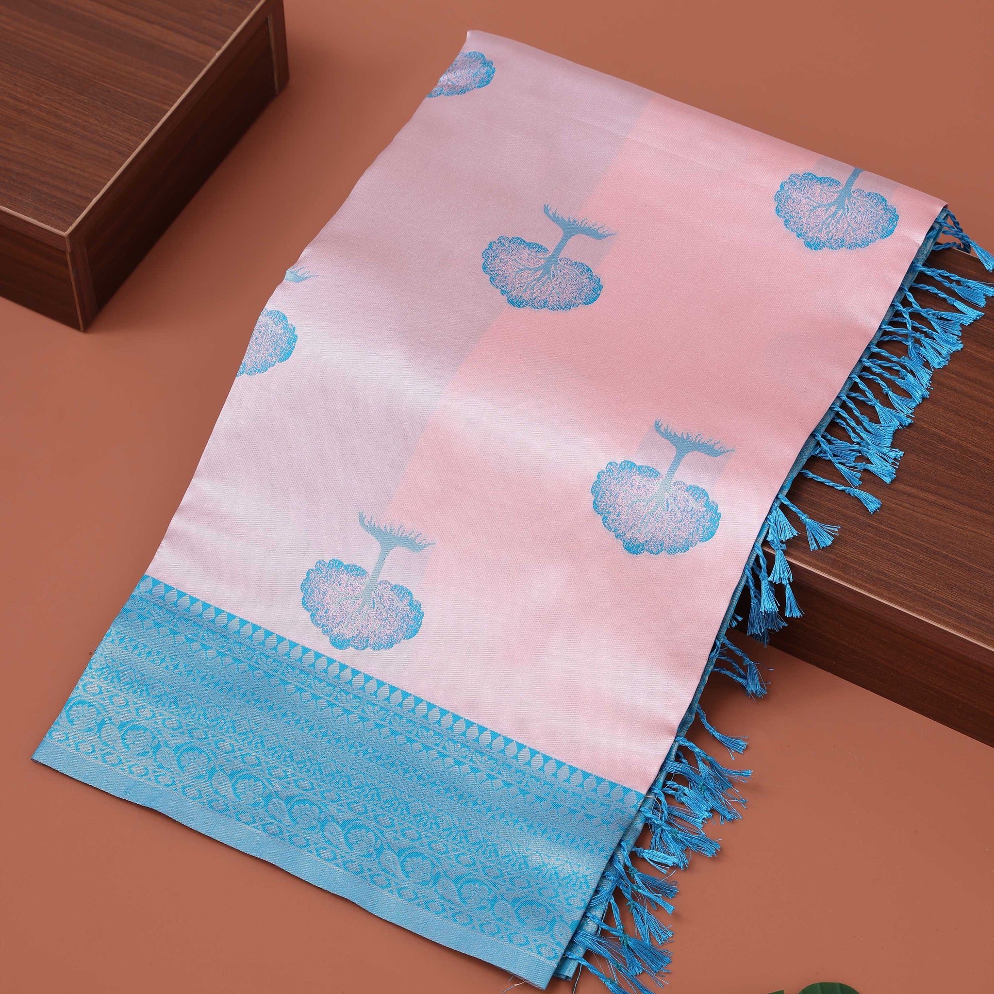 Elegant Floral Motif Litchi Silk Saree - Pink