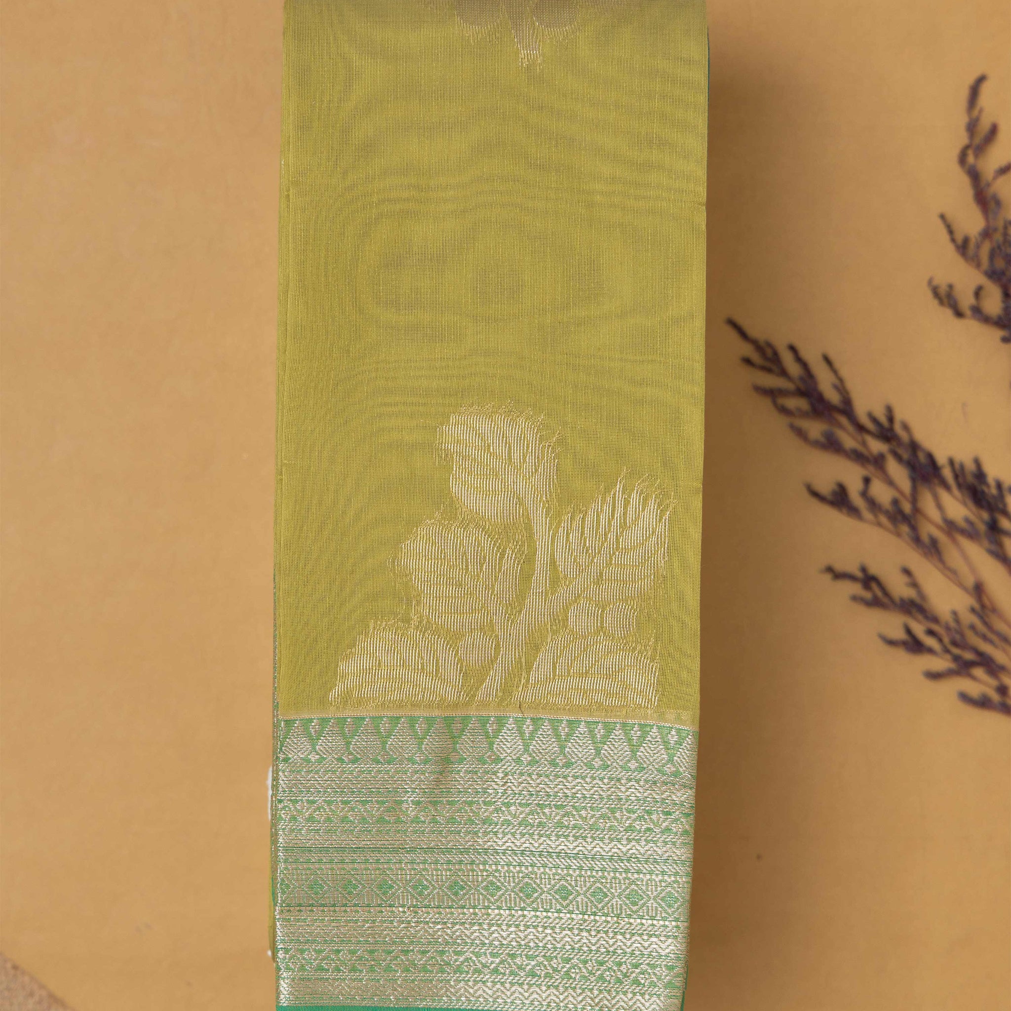 Exquisite Silk Cotton Saree With Floral Design - Green