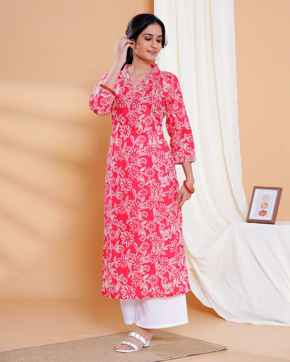 Floral Print Straight Kurta with V-Neck and 3/4th Sleeves - Pink