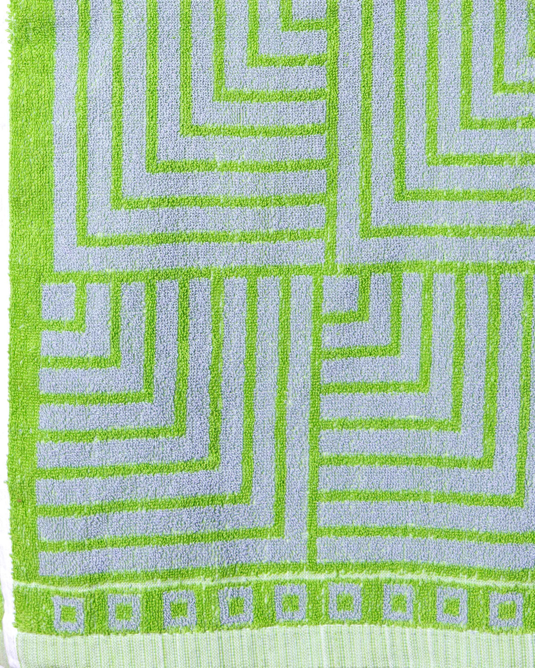 Soft Cotton Bath Towel with Modern Geometric Maze Design - Green