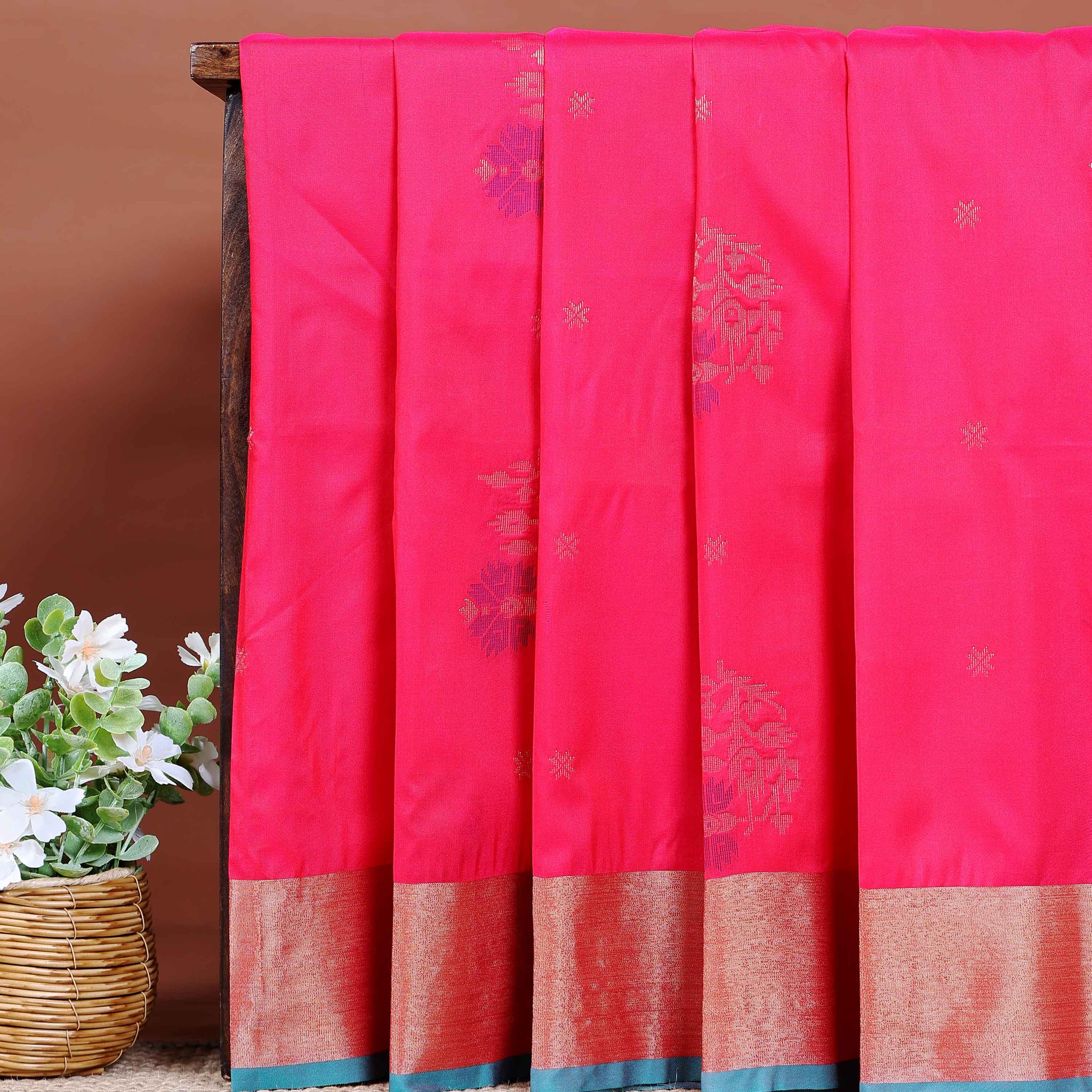 Ethnic Thread Design Soft Silk Saree - Red