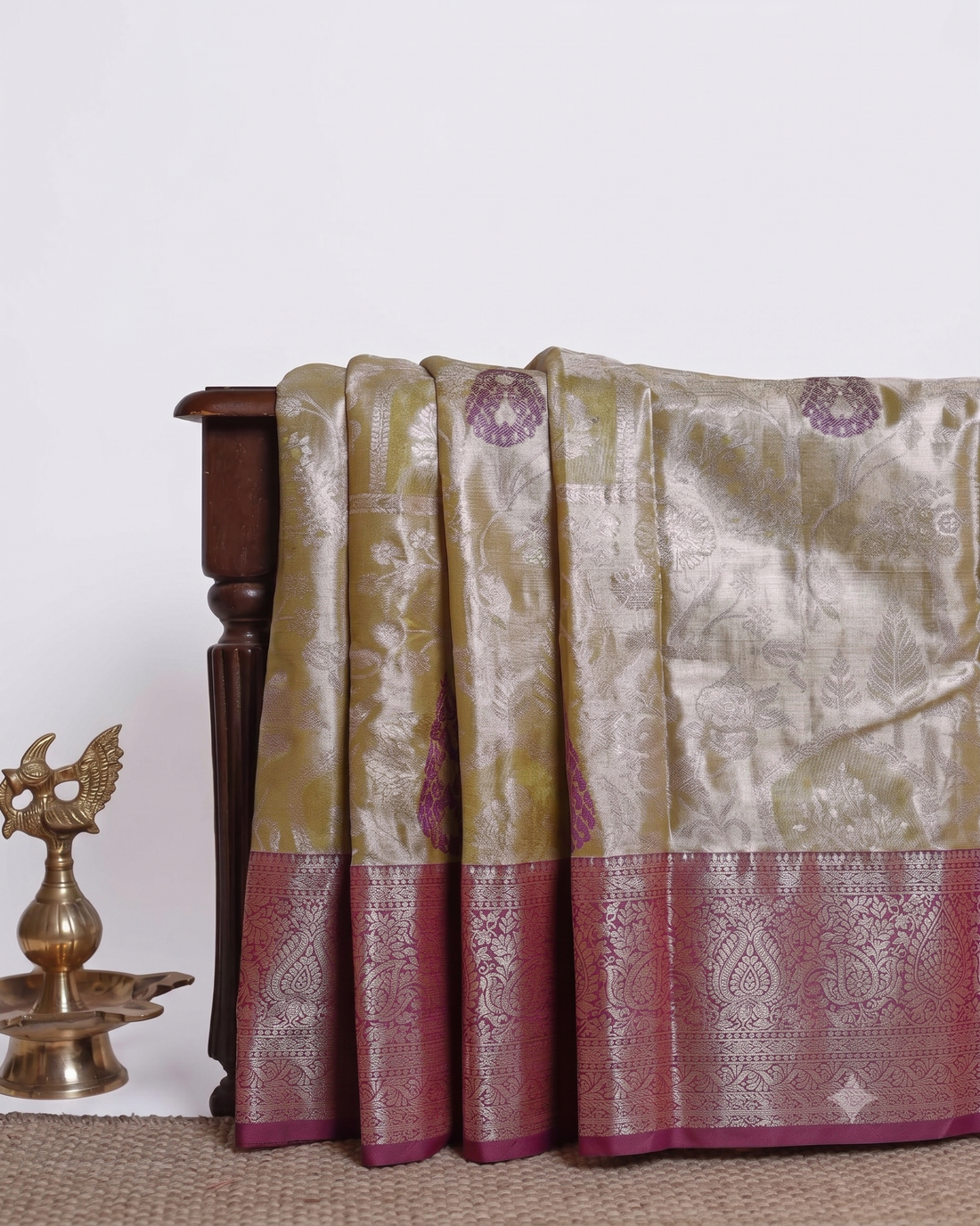 Elegant Niranjana Silk Saree with Intricate Zari Weave and Contrasting Border - Green