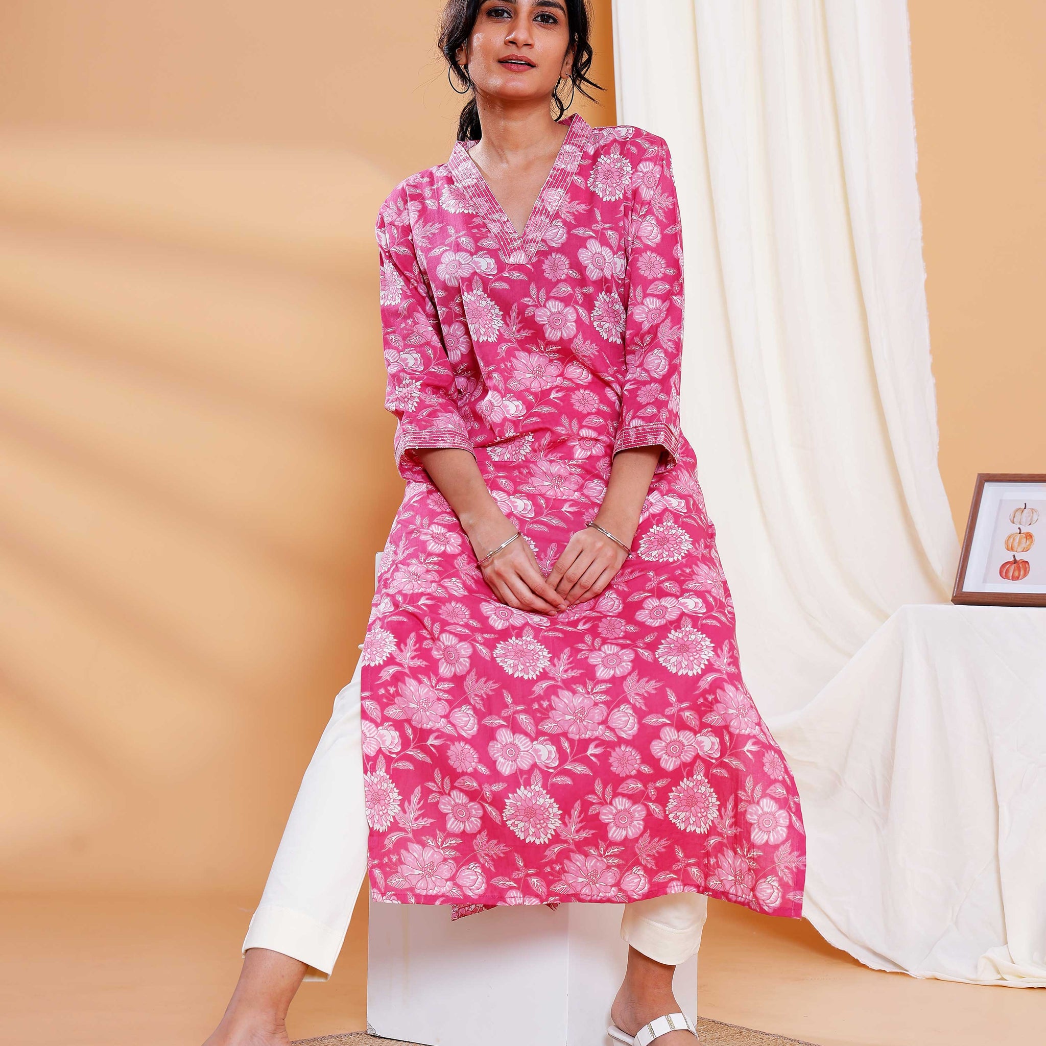 Floral Printed Straight Kurta with V-Neckline and 3/4 Sleeves - Pink
