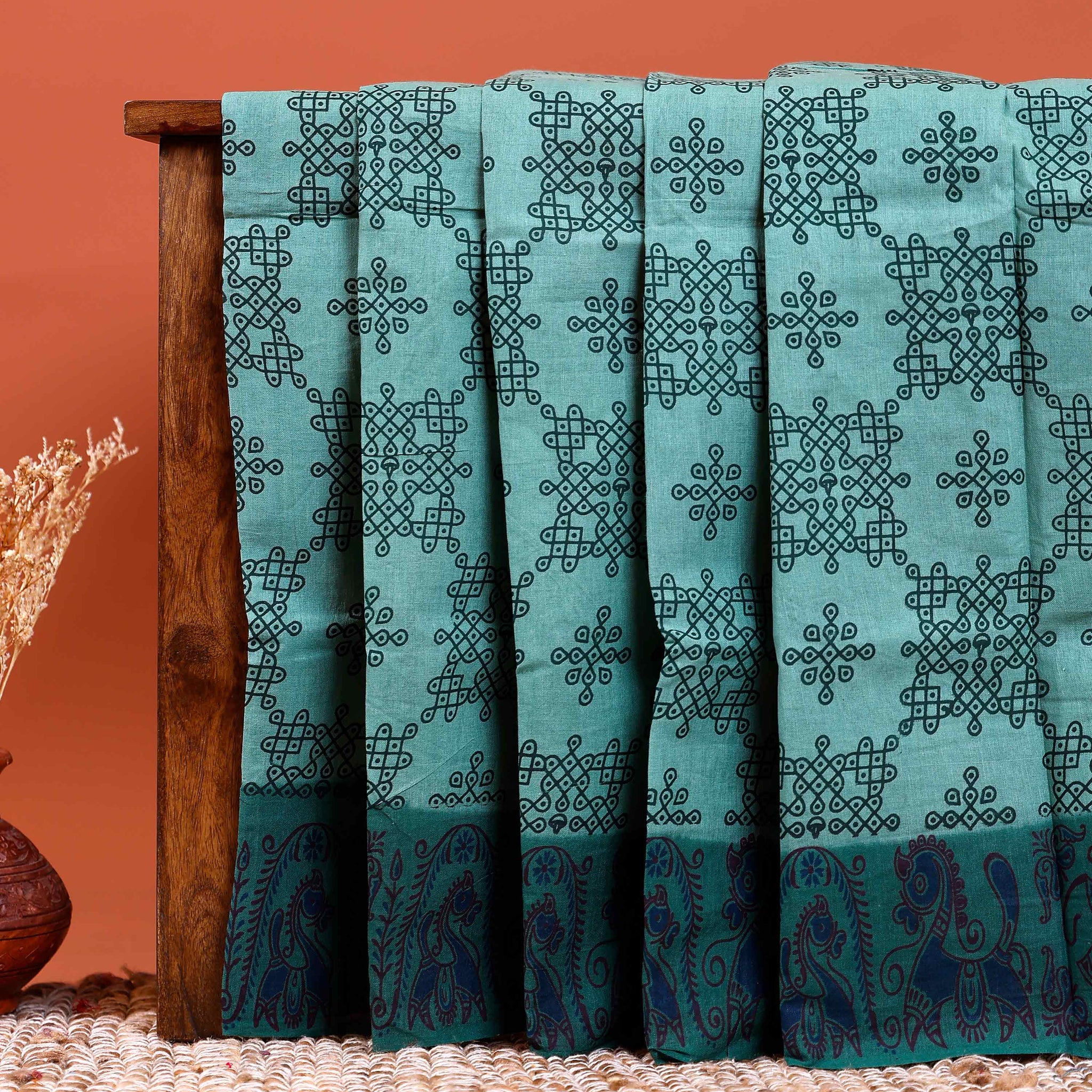 Elegant Sungudi Cotton Saree with Traditional Pattern Design - Light Green