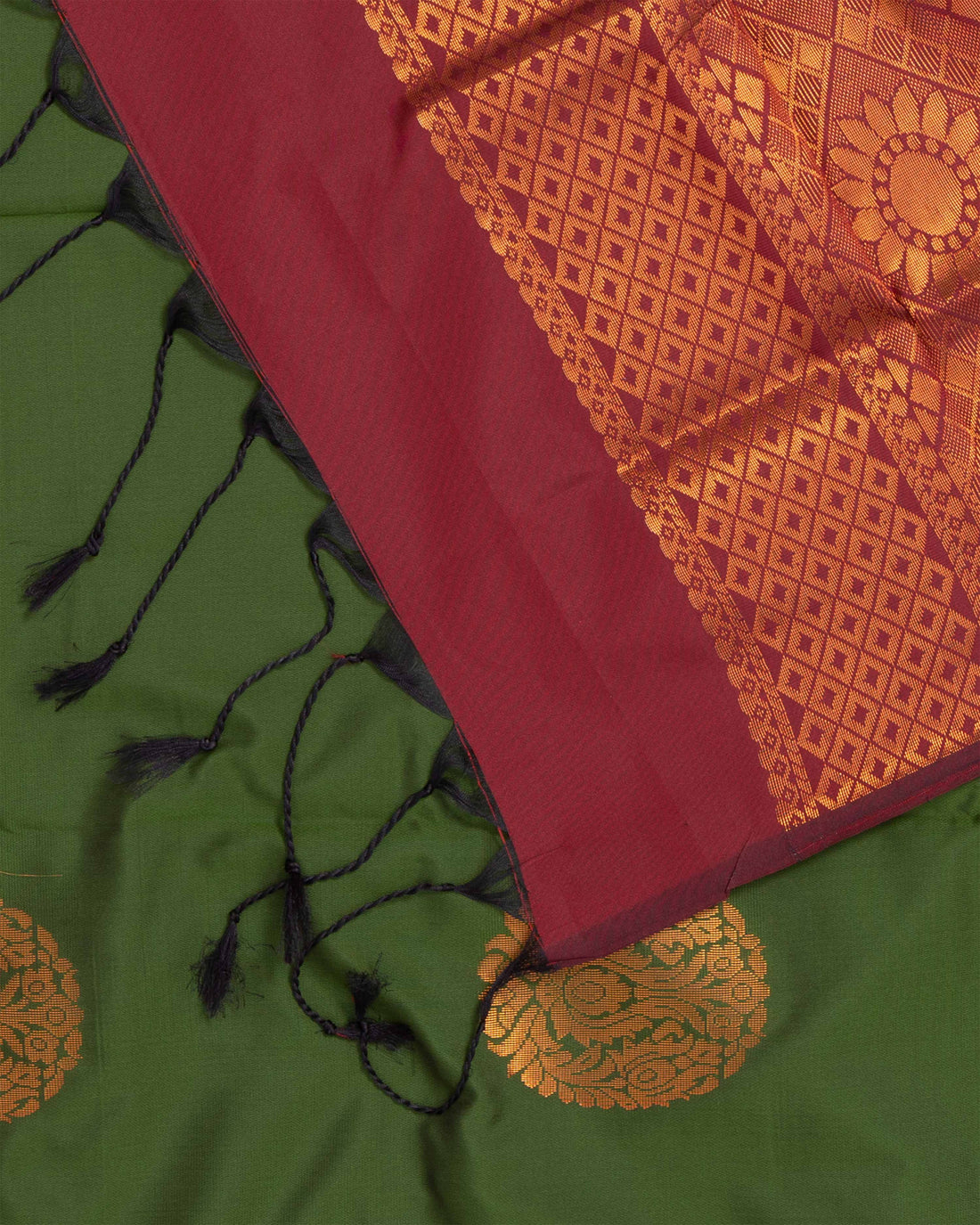 Ethnic Thread Design Semi Silk Saree - Green