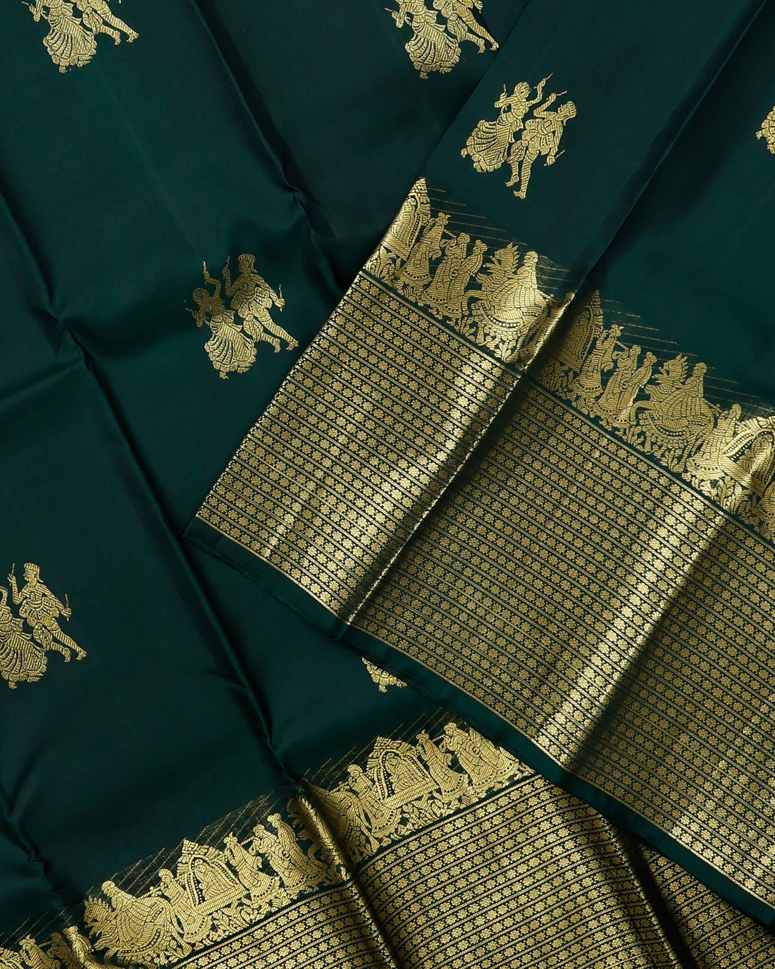 Exquisite Kanchipuram Pure Silk Saree with Traditional Gold Zari Border and Motif Weave - Green