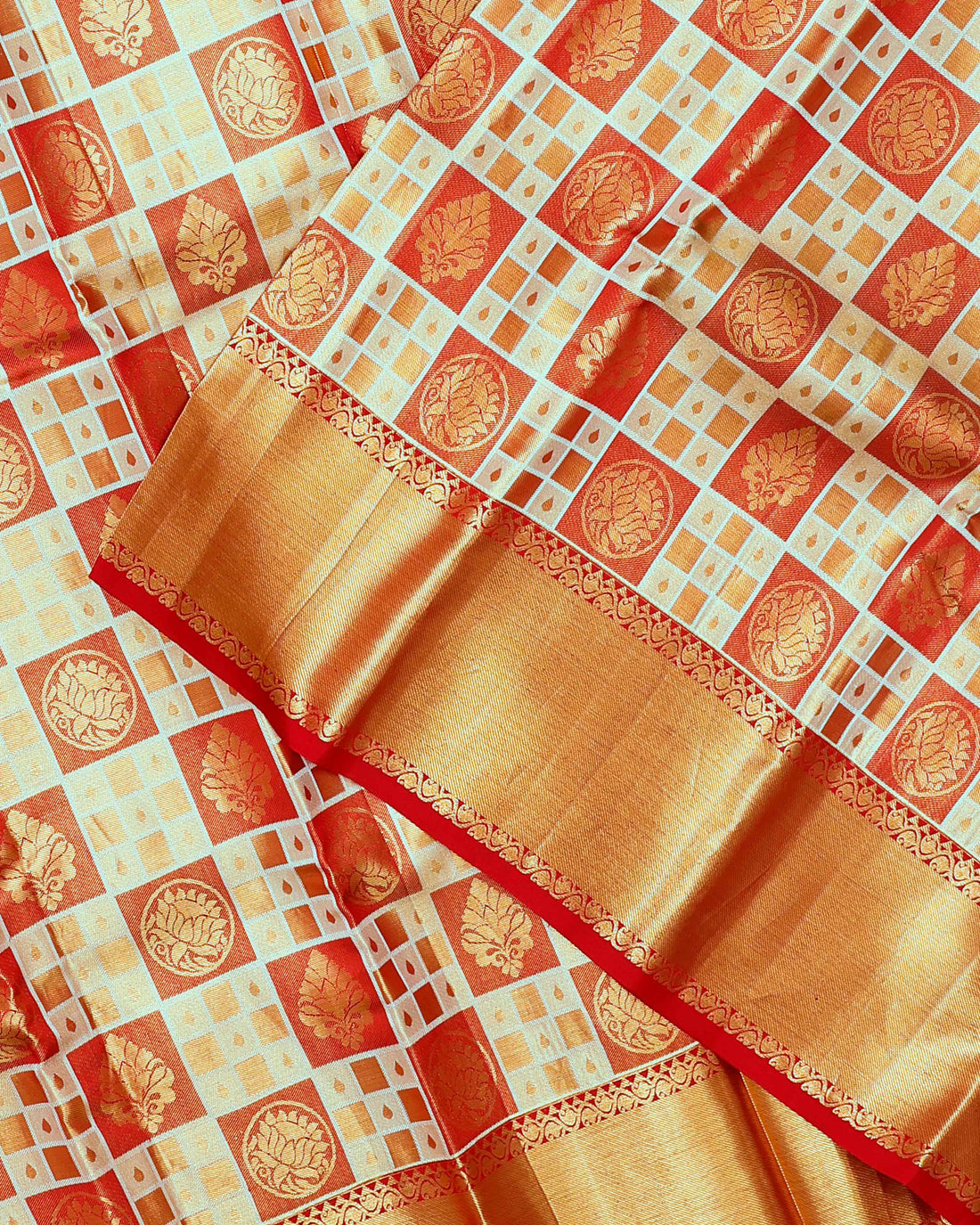 Exquisite Kanchipuram Pure Silk Saree with Traditional Zari Weave and Intricate Border - Off White