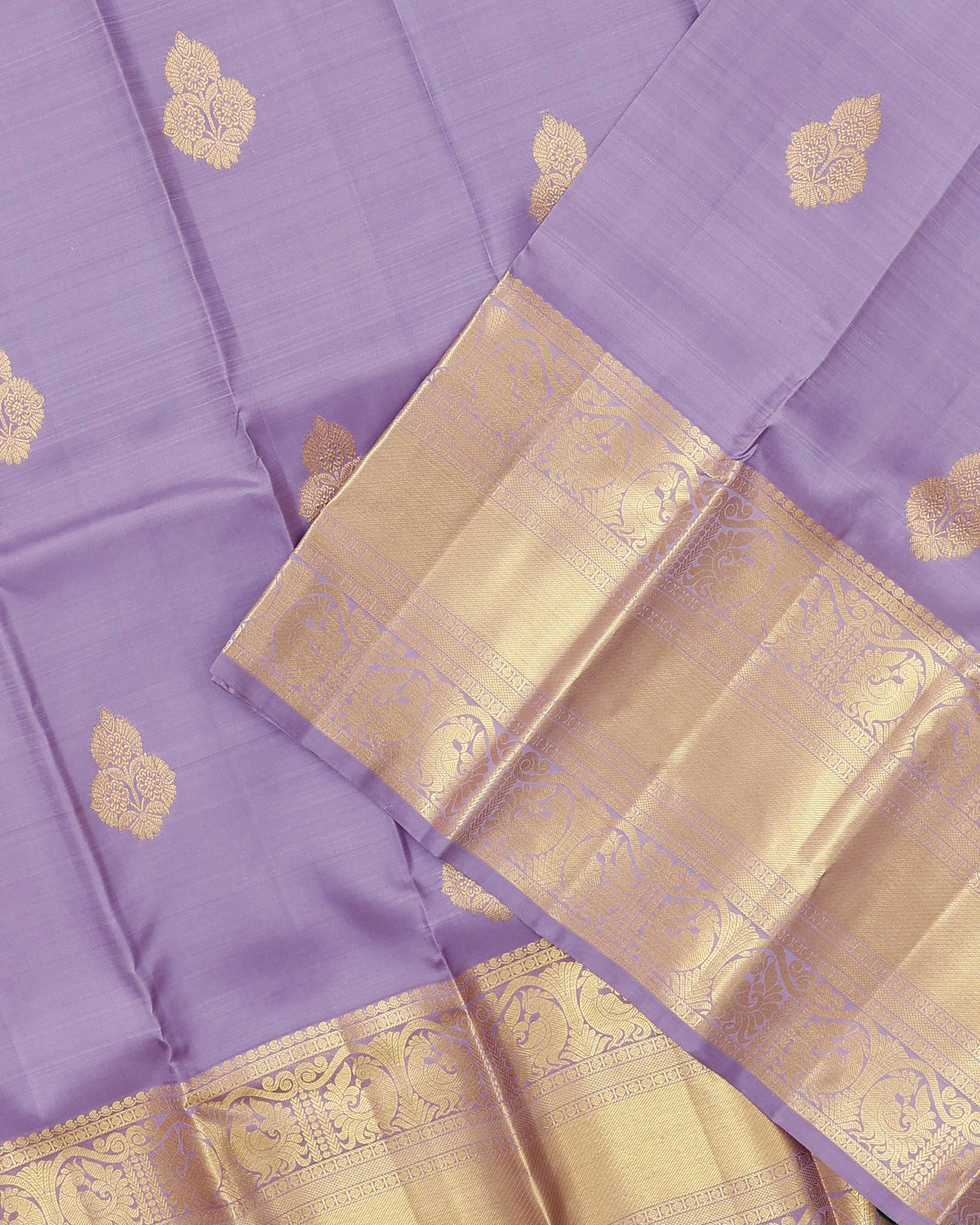 Elegant Kanchipuram Pure Silk Saree with Classic Temple Border and Butta Design - Lavender
