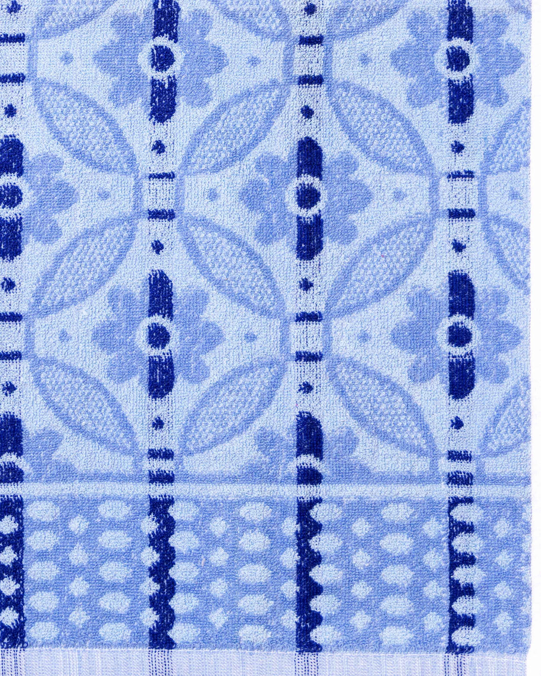 Elegant Jacquard Terry Cloth Towel with Striped and Scalloped Border - Blue