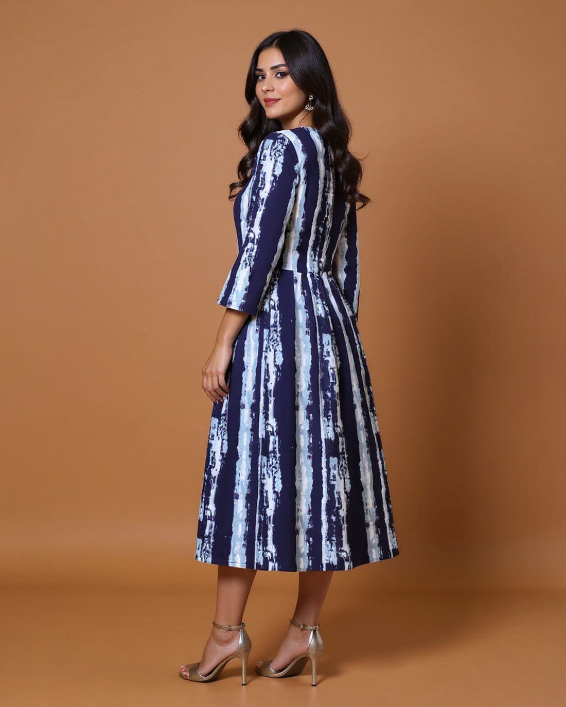 Maternity Wear - Elegant Blue Abstract Stripe Button-Down Women's  Feeding Top