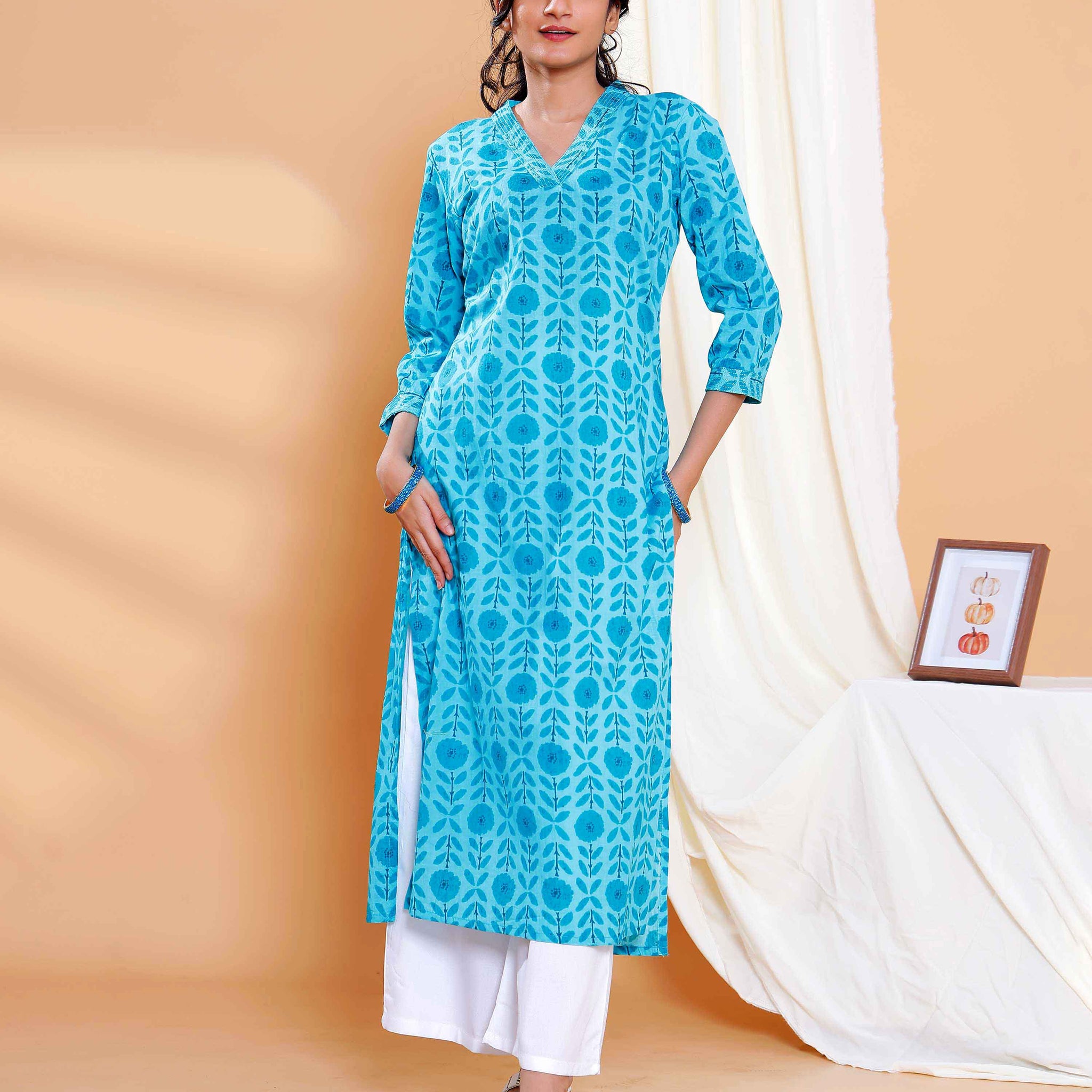 Print Straight Kurta with V-Neck and 3/4th Sleeves - Blue
