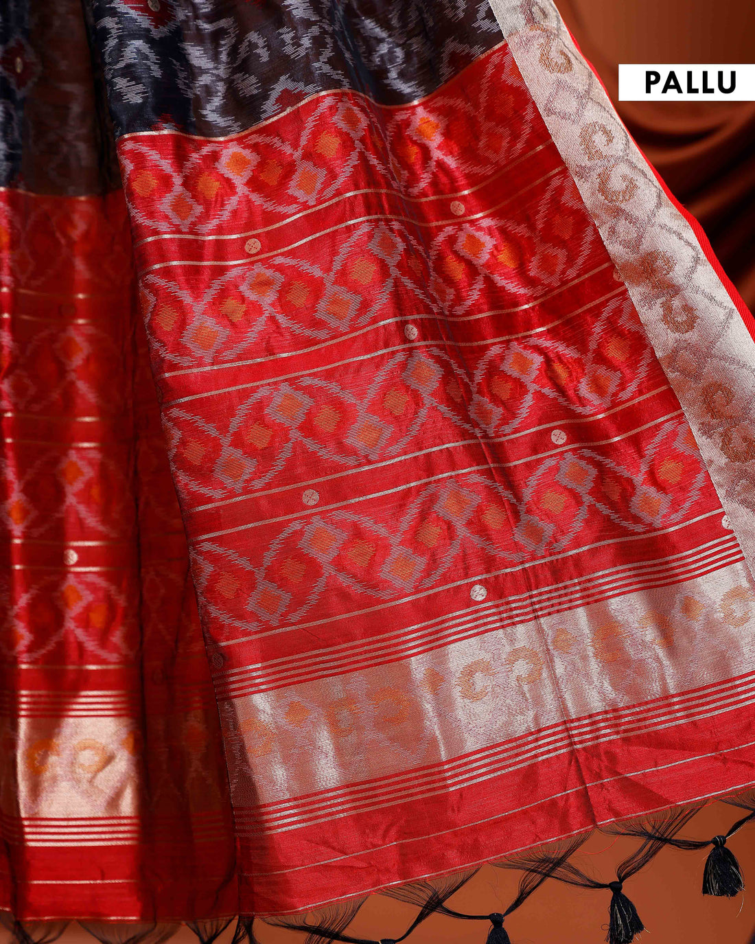 Elegant Ikat Woven Semi Silk Saree with Traditional Zari Border & Pallu - Black