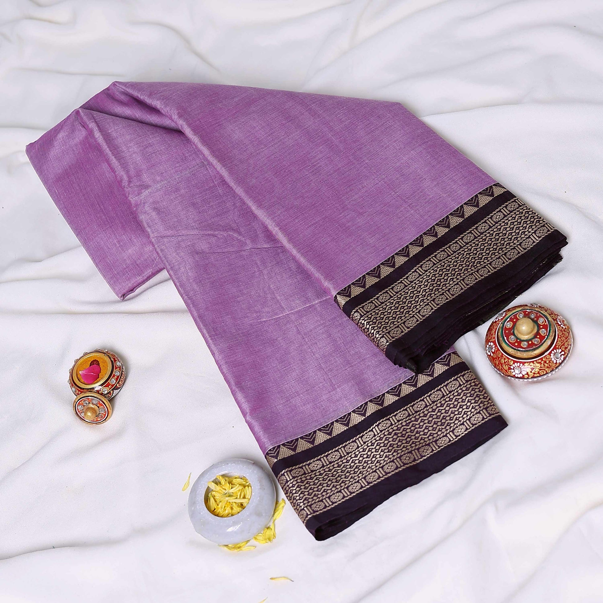 Light Purple Mangalagiri Cotton Saree With Traditional Woven Border And Contrast Edge - Top Folded View
