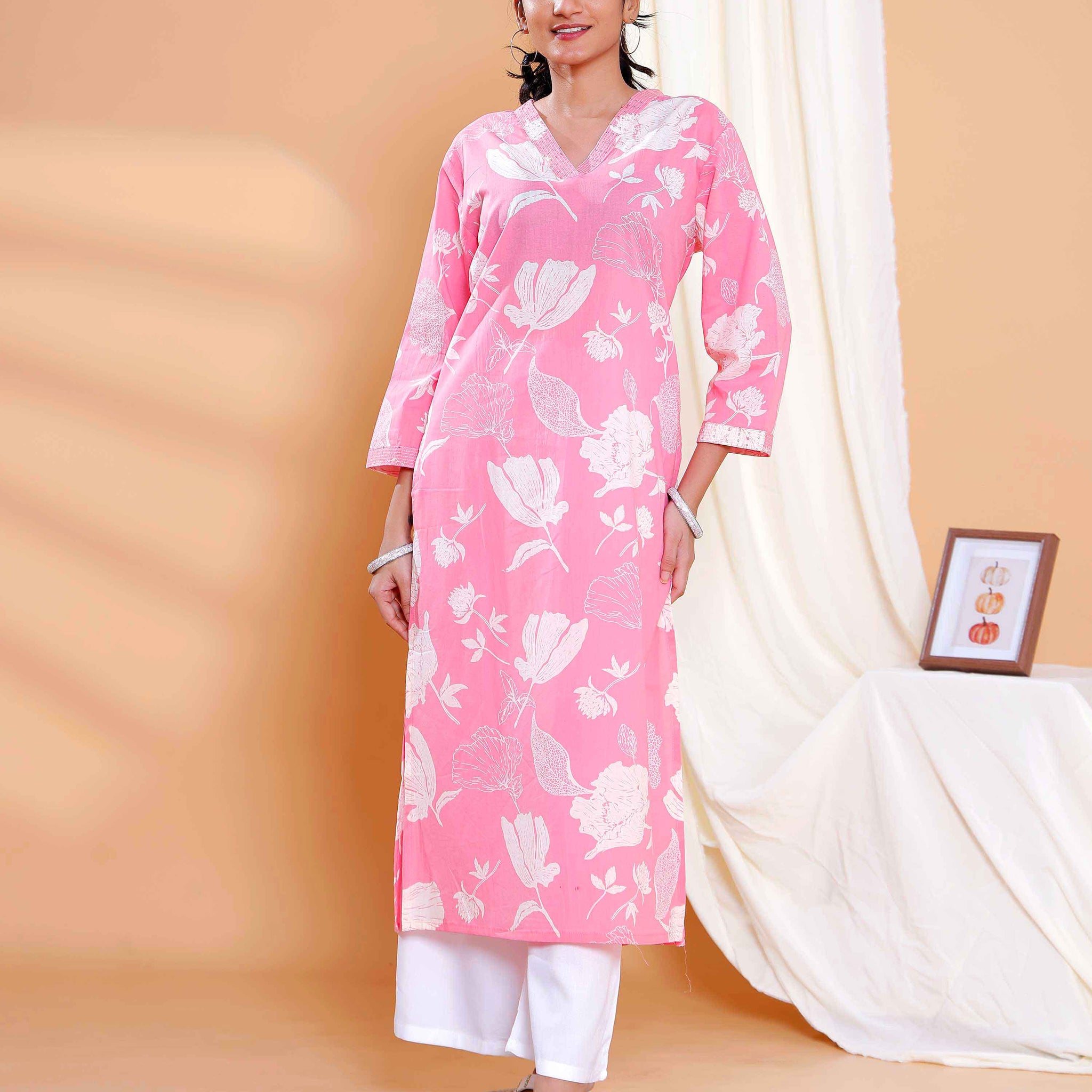 Print Straight Kurta with V-Neck and 3/4th Sleeves - Pink