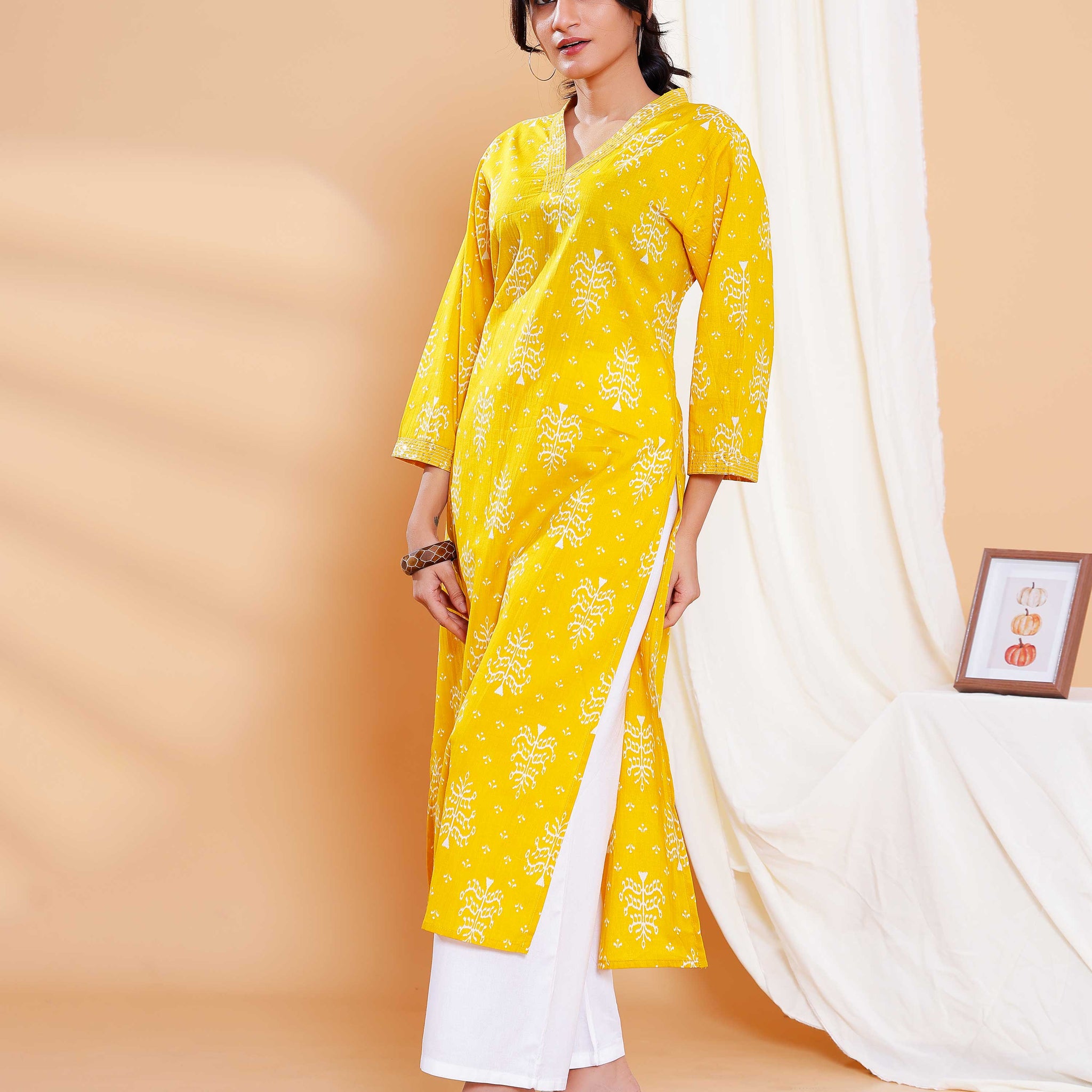 Print Straight Kurta with V-Neck and 3/4th Sleeves - Yellow