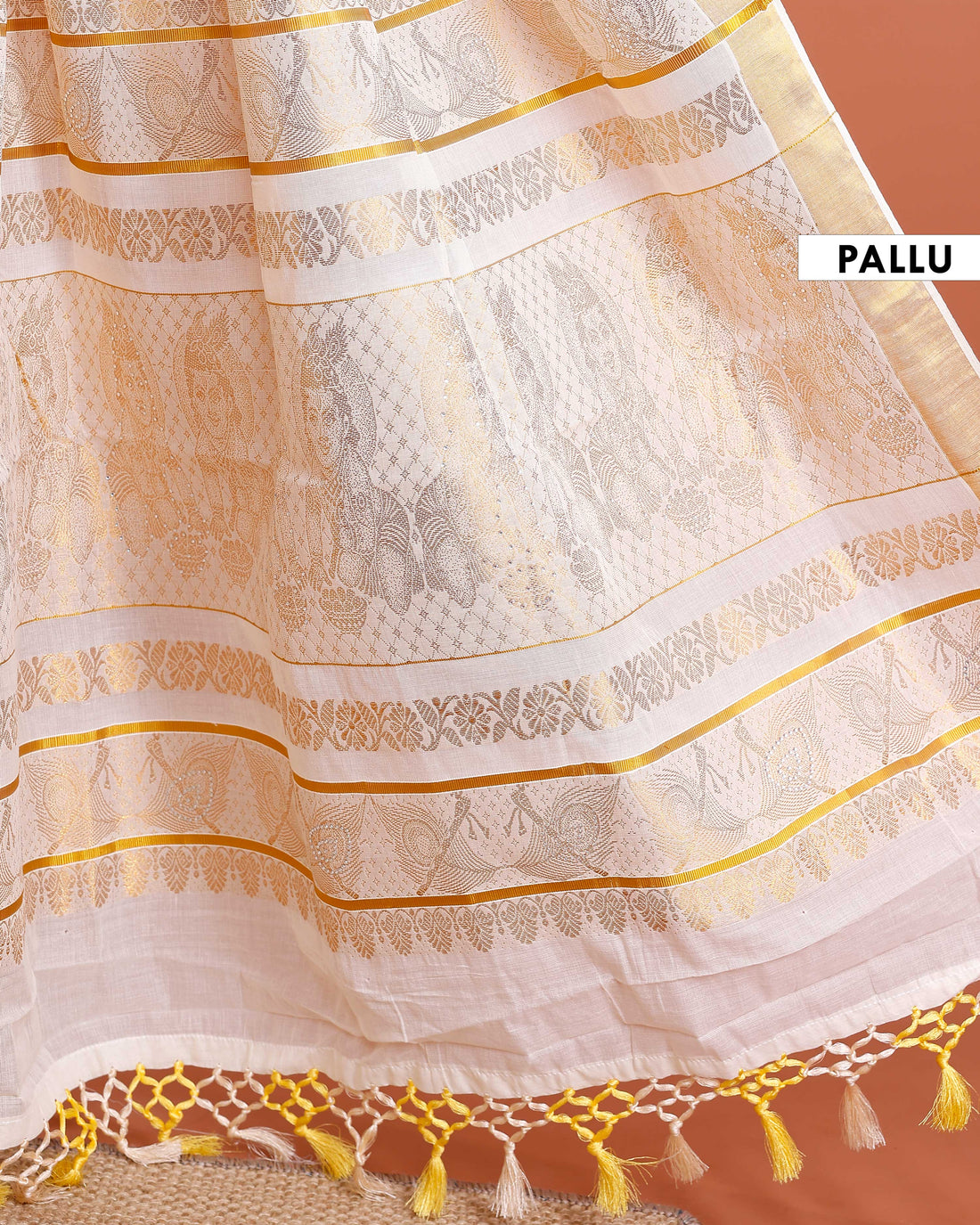 Traditional Kerala Kasavu Saree with Intricate Zari Work - White