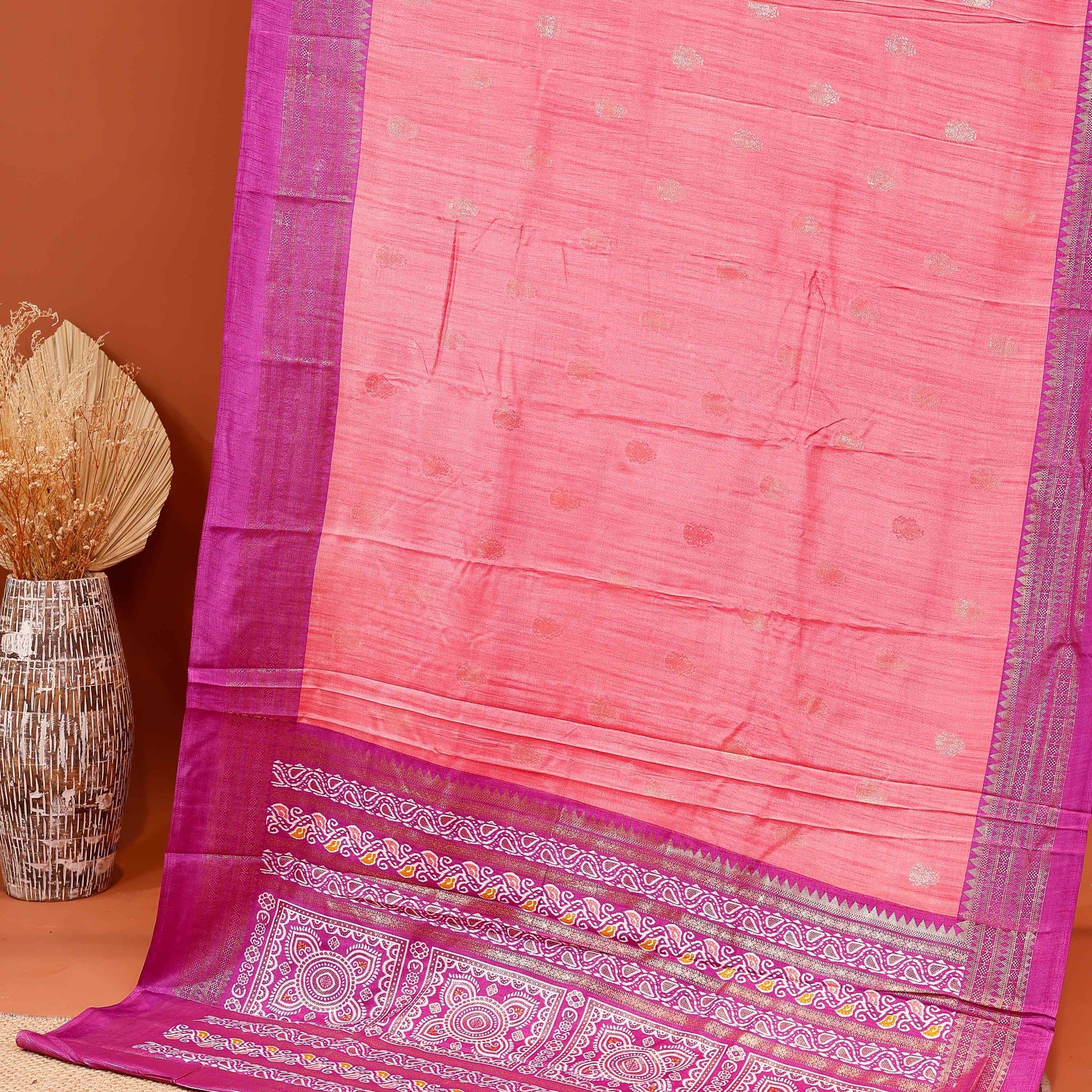Exquisite Handwoven Dola Silk Saree with Intricate Zari Border and Pallu - Pink
