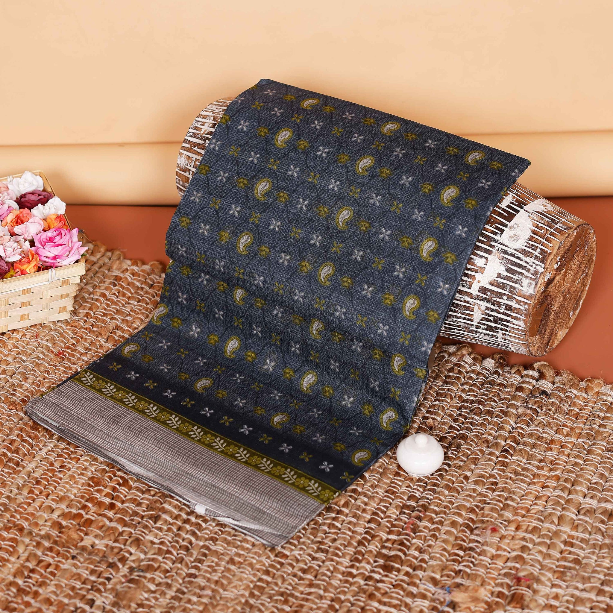 Graceful Voile Cotton Saree with Elegant Paisley and Geometric Print Border - Grey