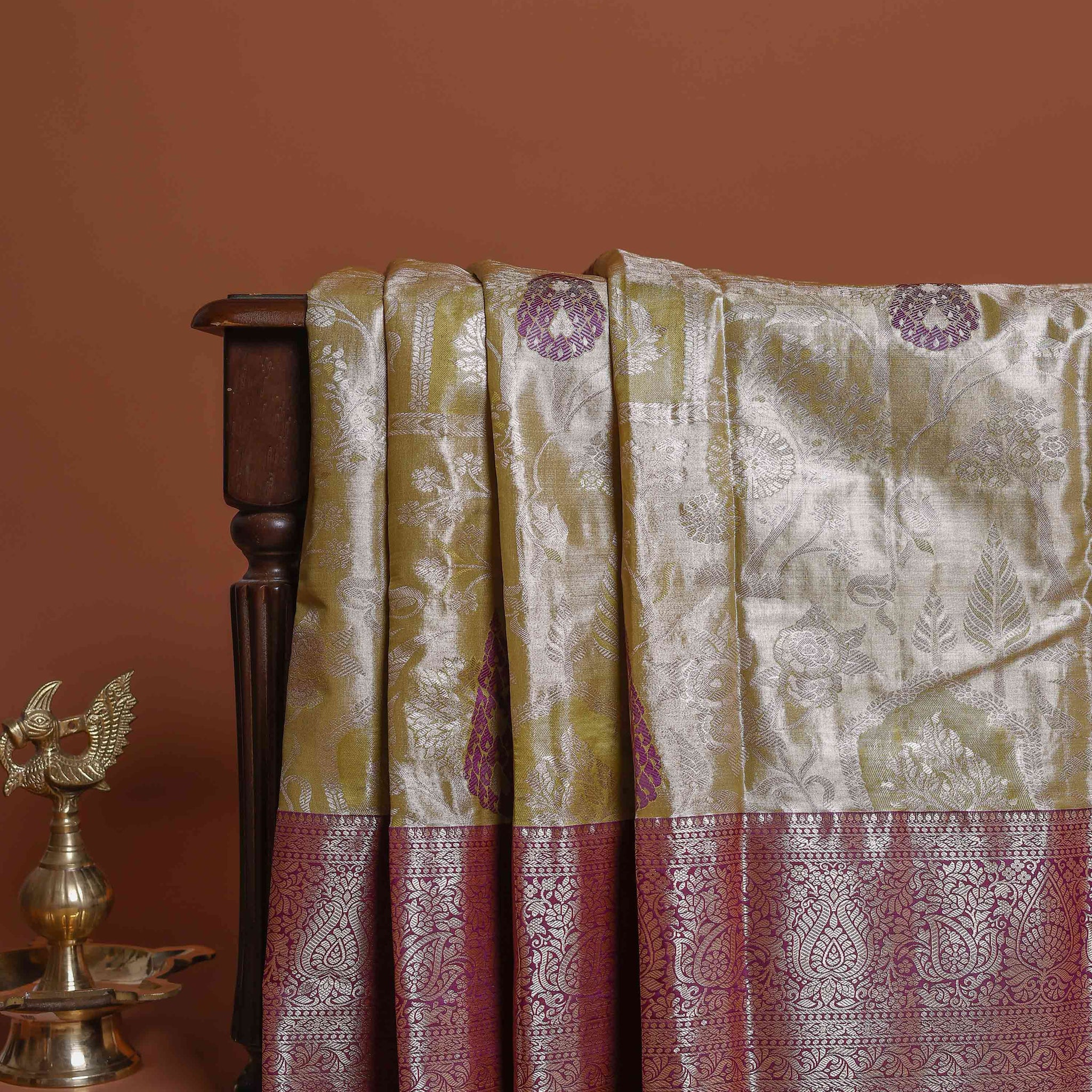 Elegant Niranjana Silk Saree with Intricate Zari Weave and Contrasting Border - Green