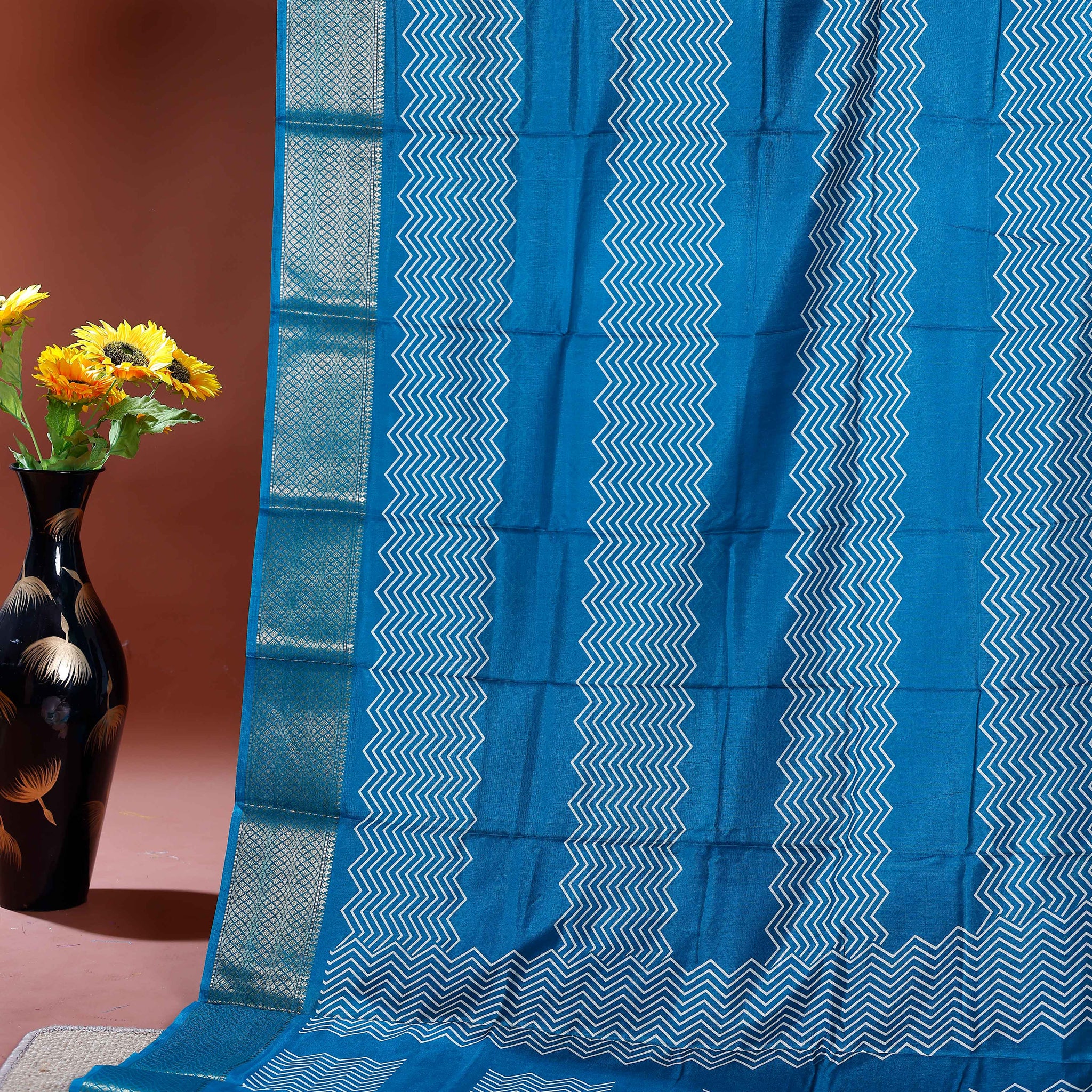 Elegant Dola Silk Saree with Intricate Zigzag Weave and Contrasting Border - Blue