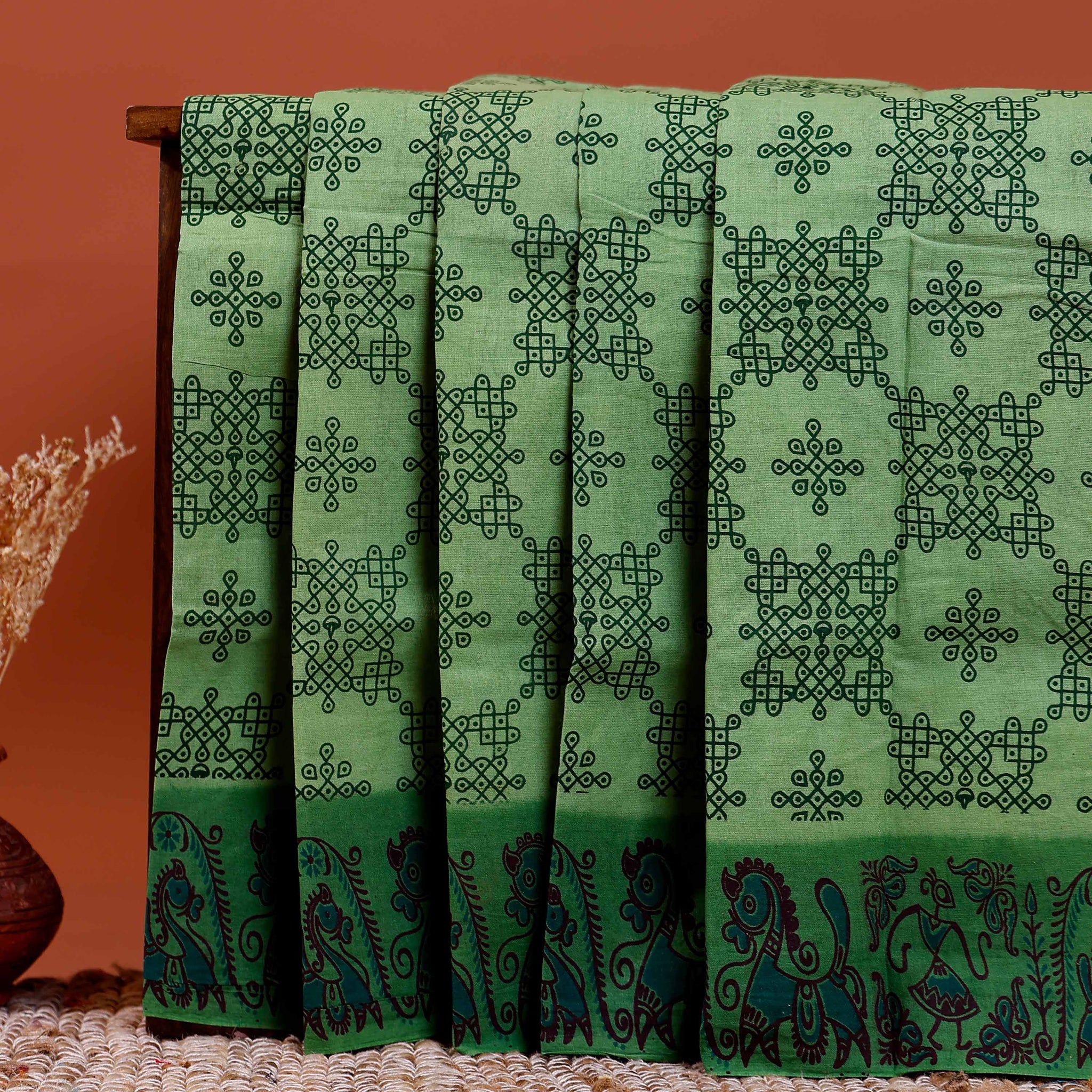 Elegant Sungudi Cotton Saree with Traditional Pattern Design - Green