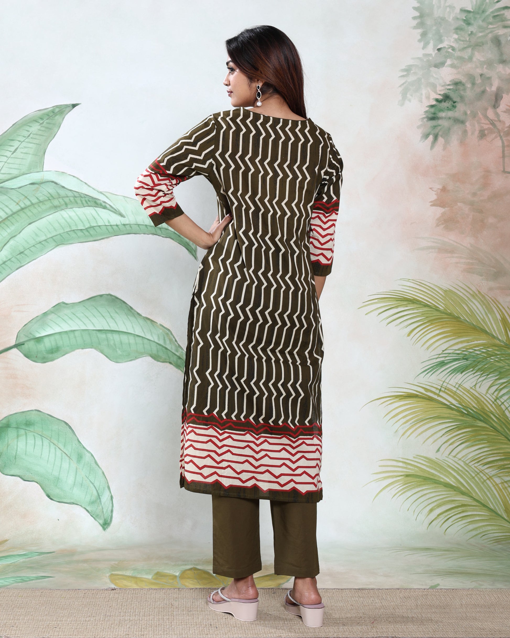 Women’s Readymade Zigzag and Striped Printed Straight Kurta Salwar Suit Set with Round Neck 3/4th Sleeves and Designer Printed Dupatta, Light Green