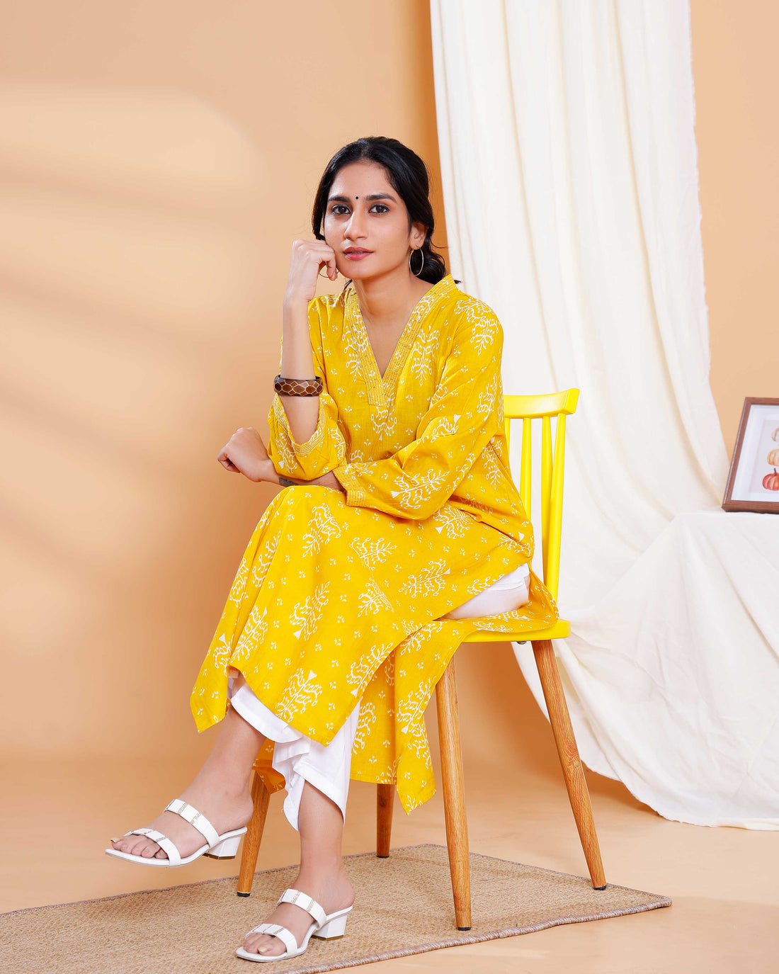 Print Straight Kurta with V-Neck and 3/4th Sleeves - Yellow