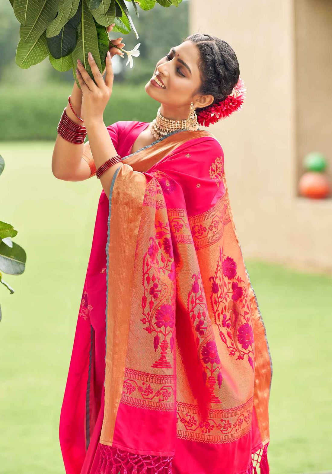 Ethnic Thread Design Soft Silk Saree - Red
