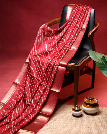 Elegant Dola Saree with Leheriya Inspired Print and Classic Zari Woven Border - Red