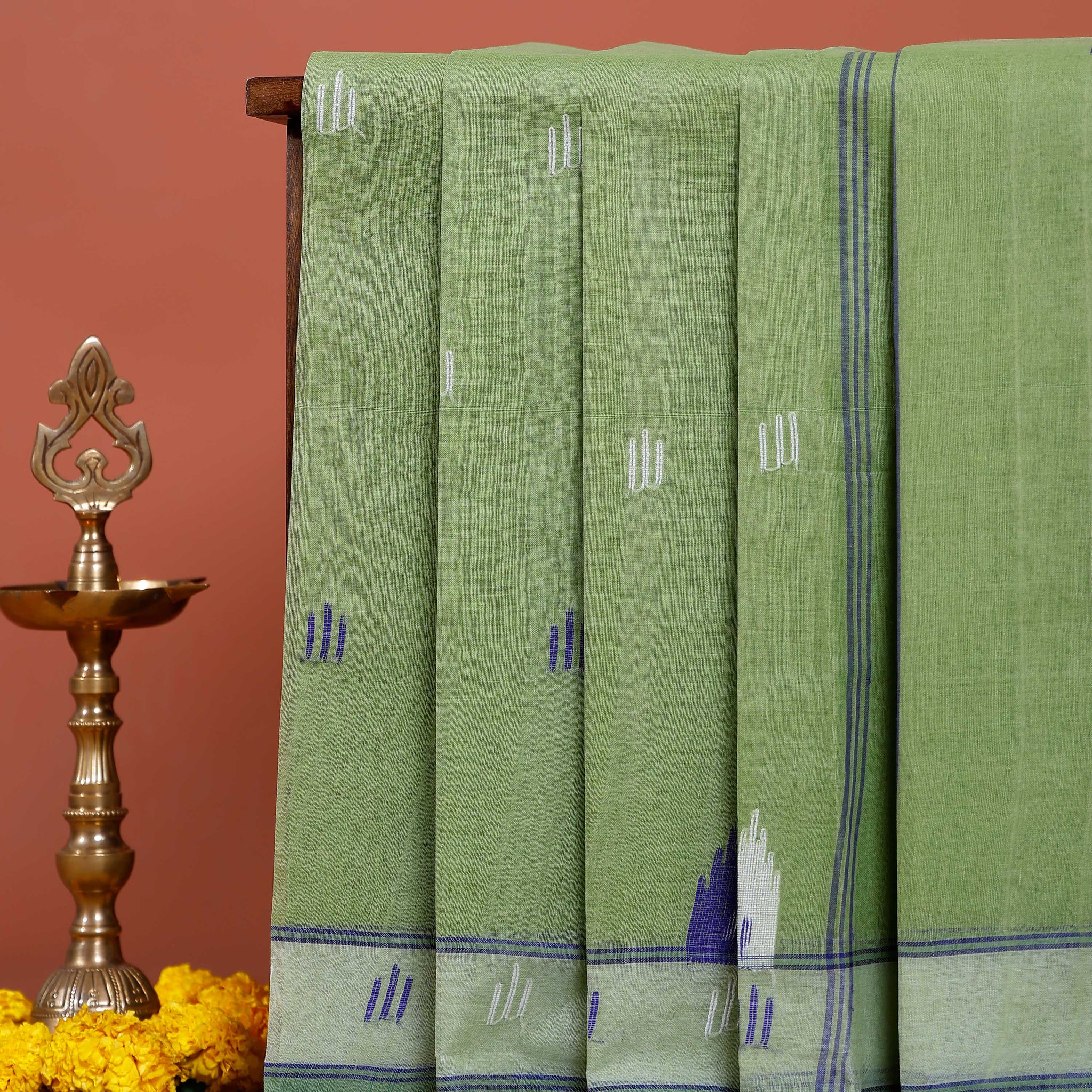 Handloom Bengal Cotton Saree with Traditional Jamdani Motifs and Border Detailing - Green