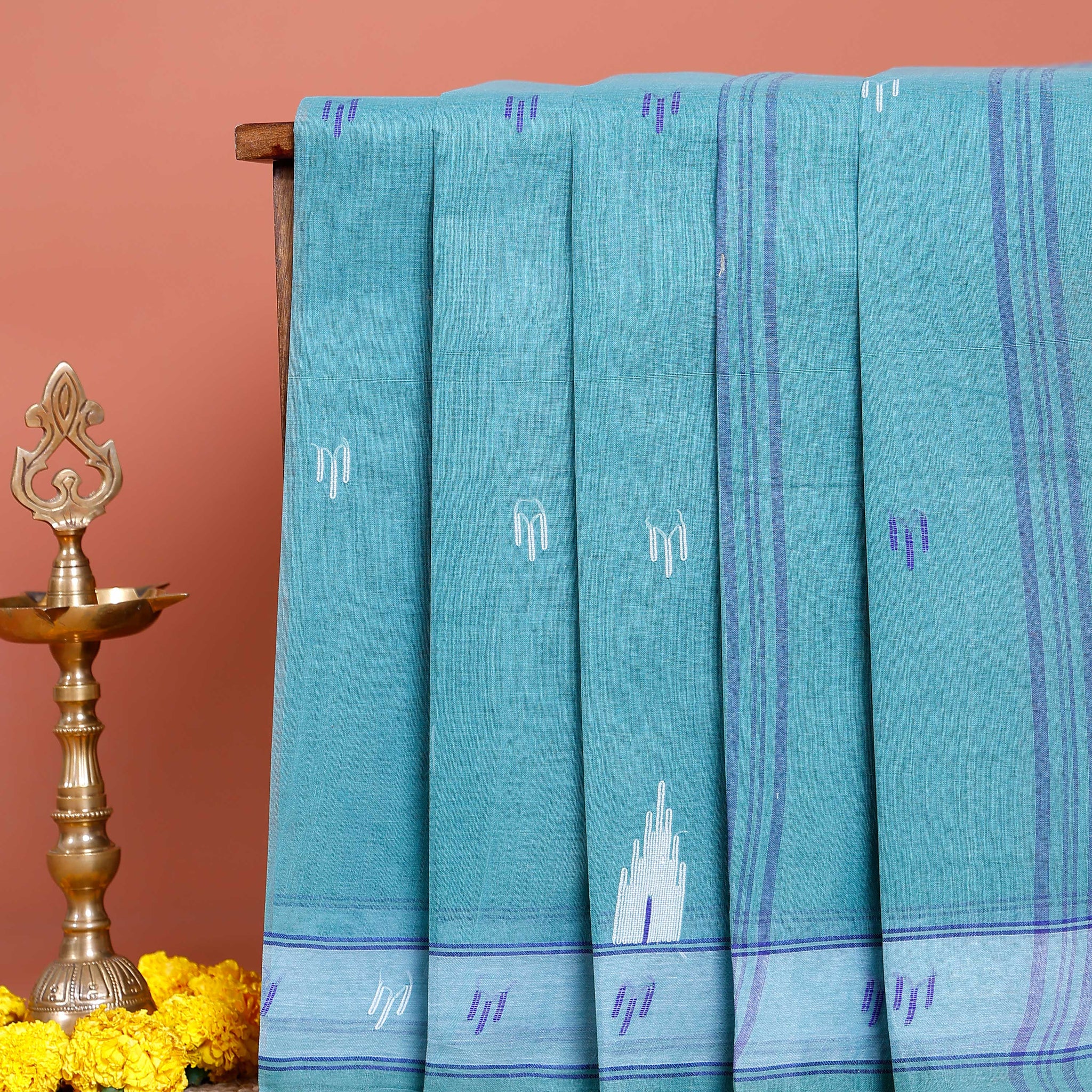 Handloom Bengal Cotton Saree with Traditional Jamdani Motifs and Border Detailing - Aqua Blue