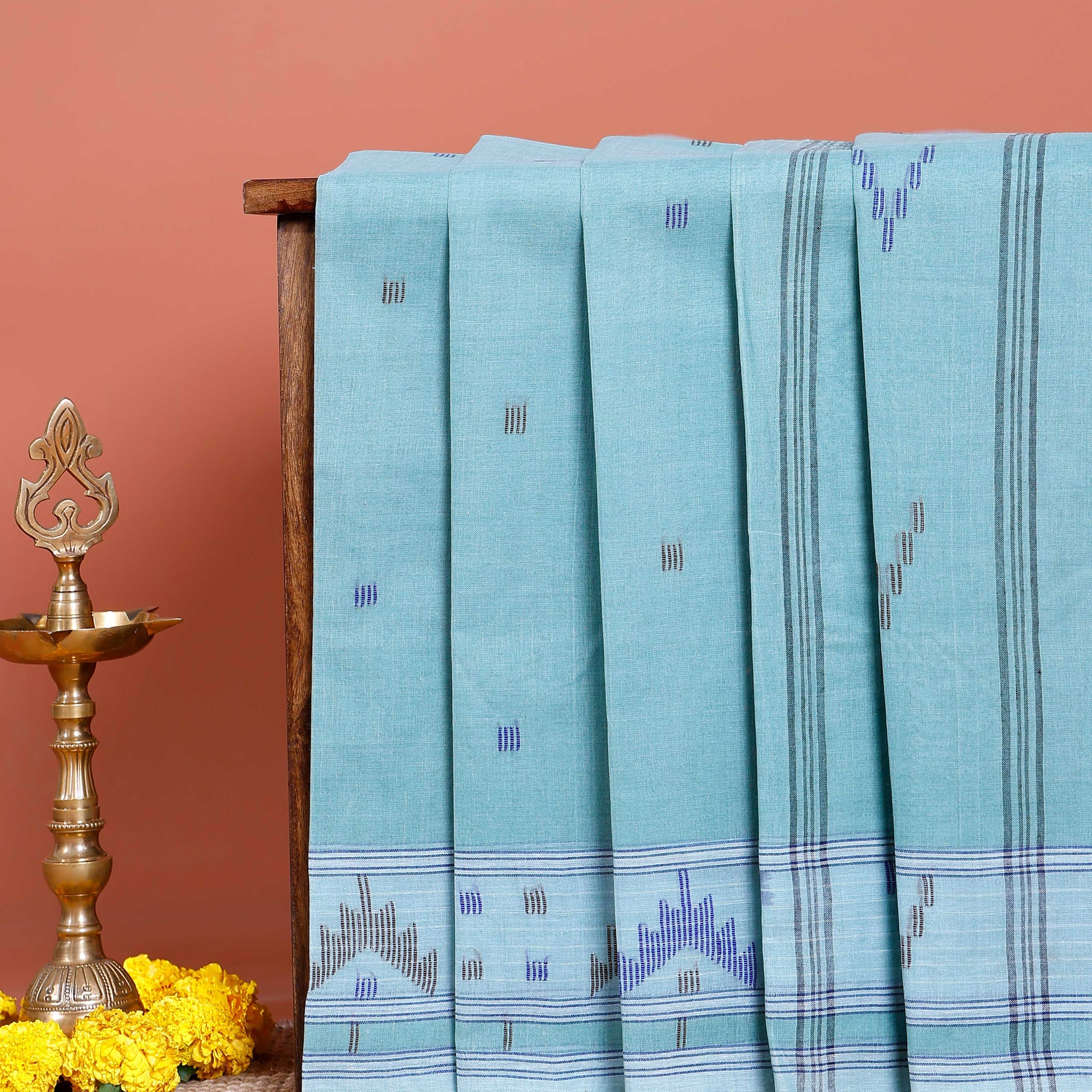 Handloom Bengal Cotton Saree with Traditional Jamdani Motifs and Border Detailing - Light Blue