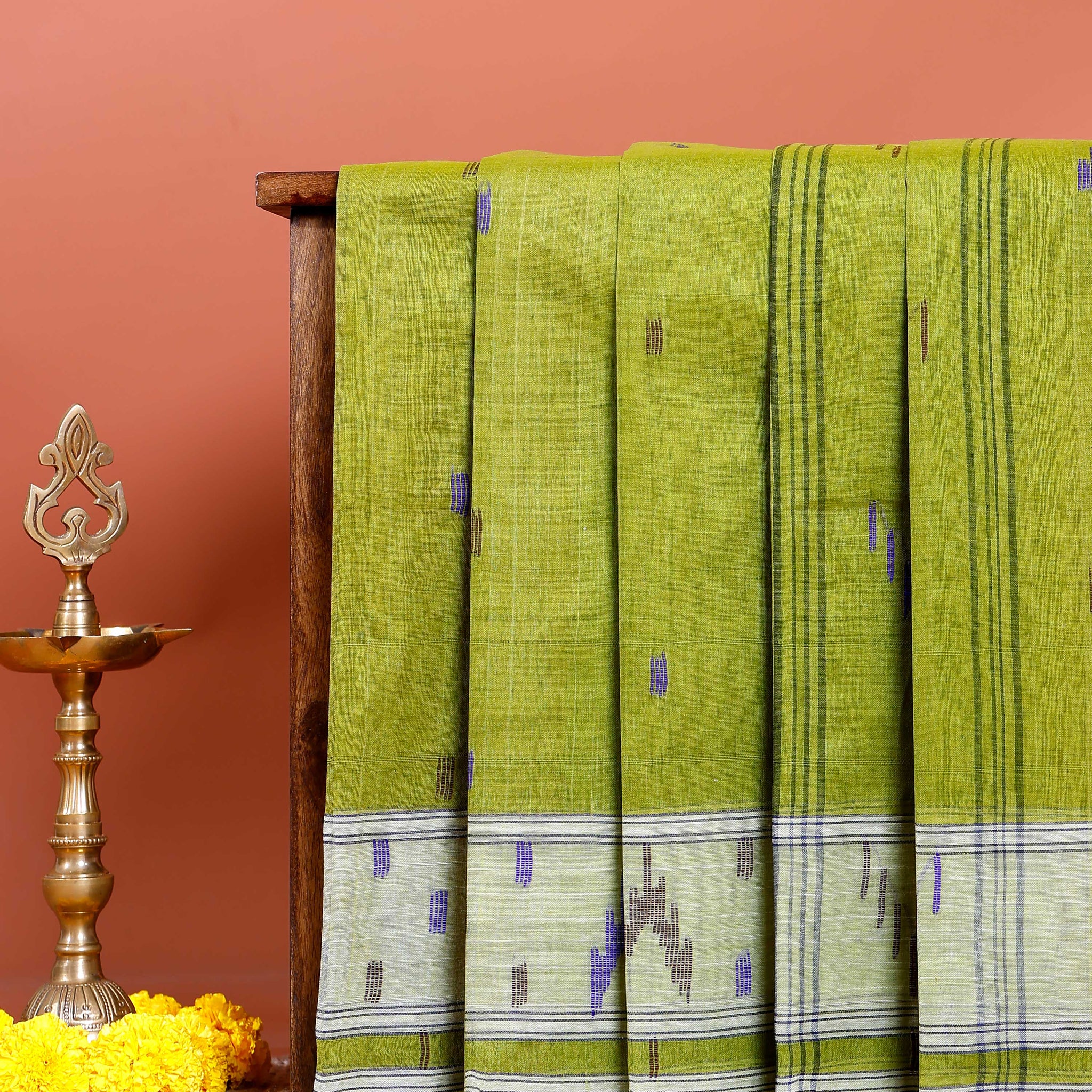 Handloom Bengal Cotton Saree with Traditional Jamdani Motifs and Border Detailing - Green