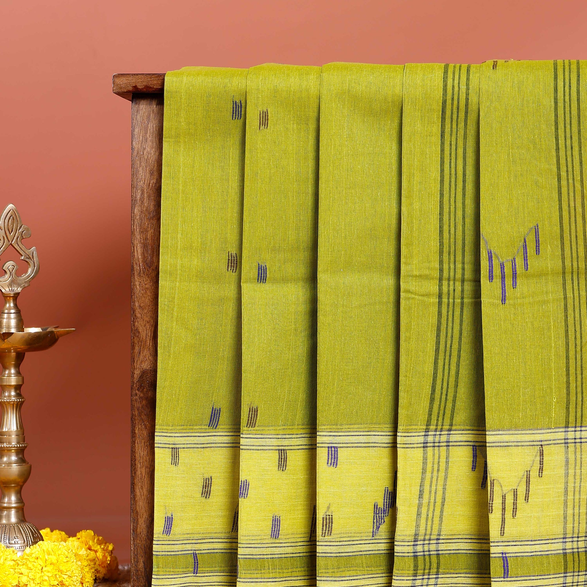 Handloom Bengal Cotton Saree with Traditional Jamdani Motifs and Border Detailing - Green