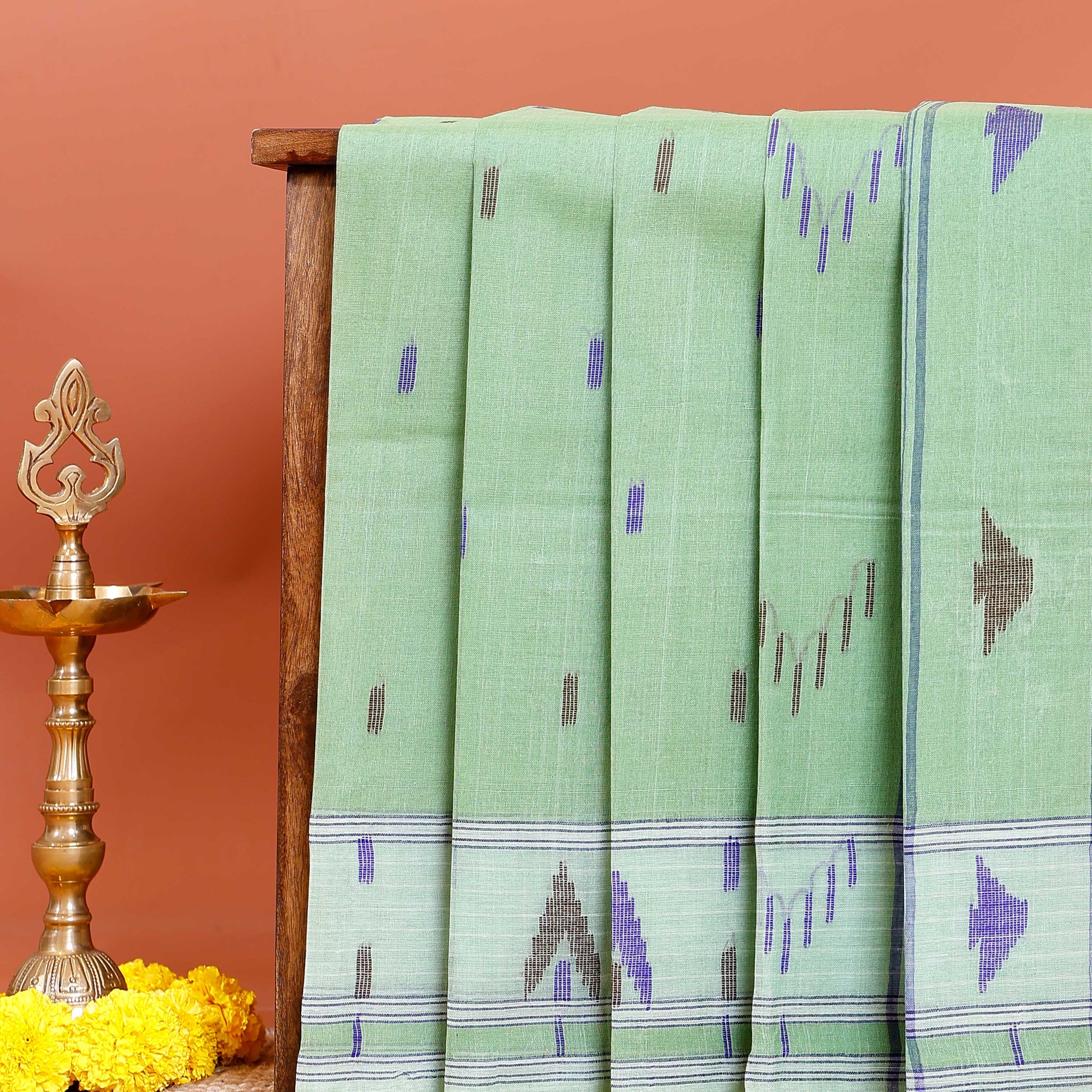 Handloom Bengal Cotton Saree with Traditional Jamdani Motifs and Border Detailing - Pista Green