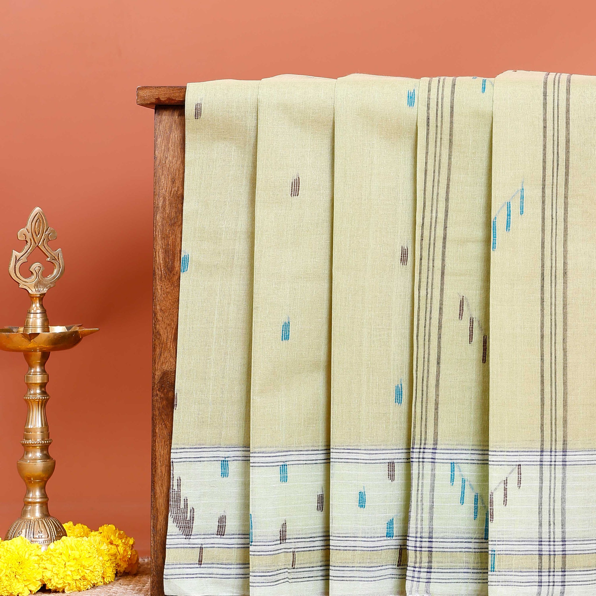 Handloom Bengal Cotton Saree with Traditional Jamdani Motifs and Border Detailing - Beige